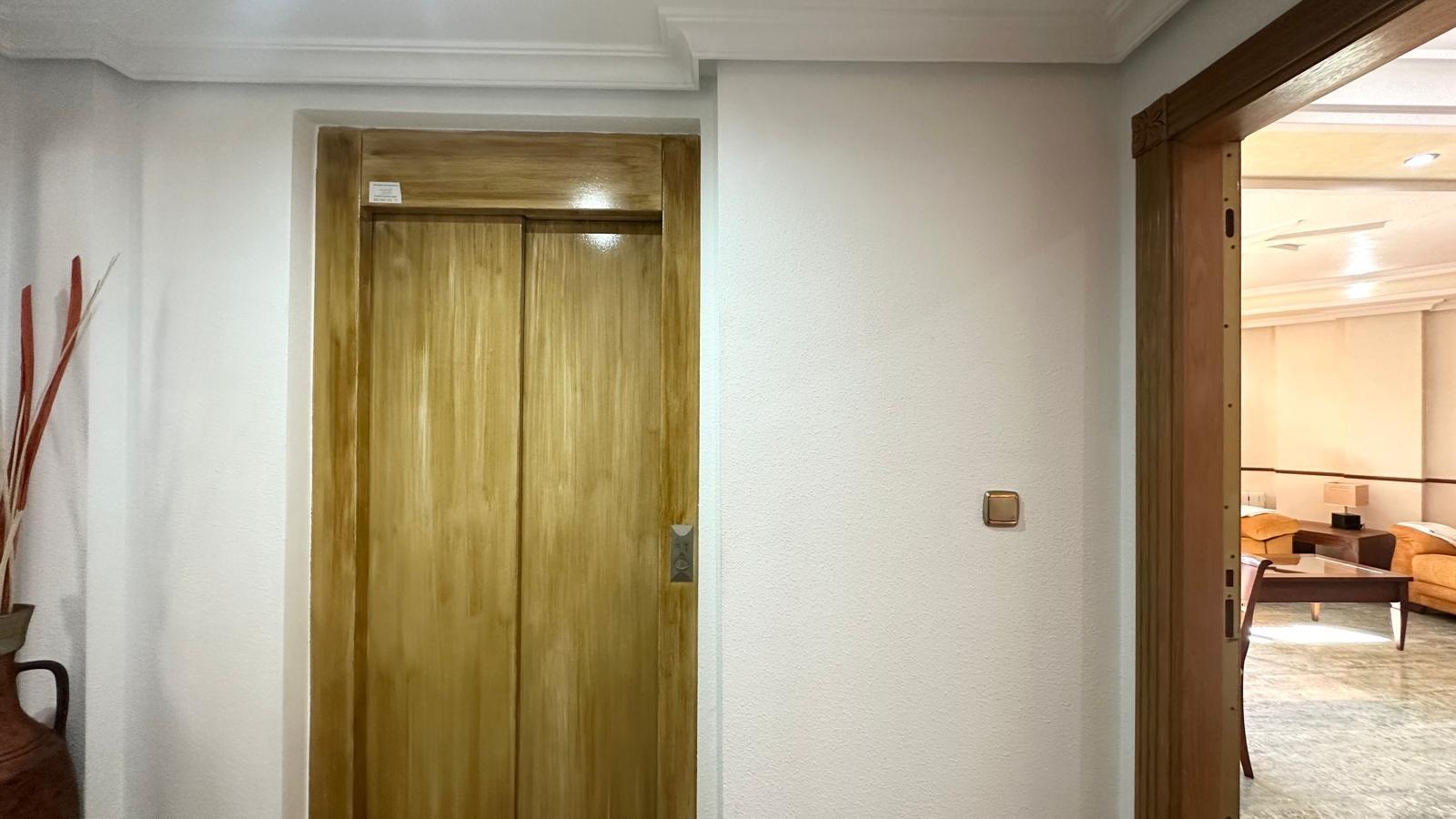 Resale - 4 Bedroom 2 Bathroom Penthouse in Torrevieja - Torrevieja  - Alicante