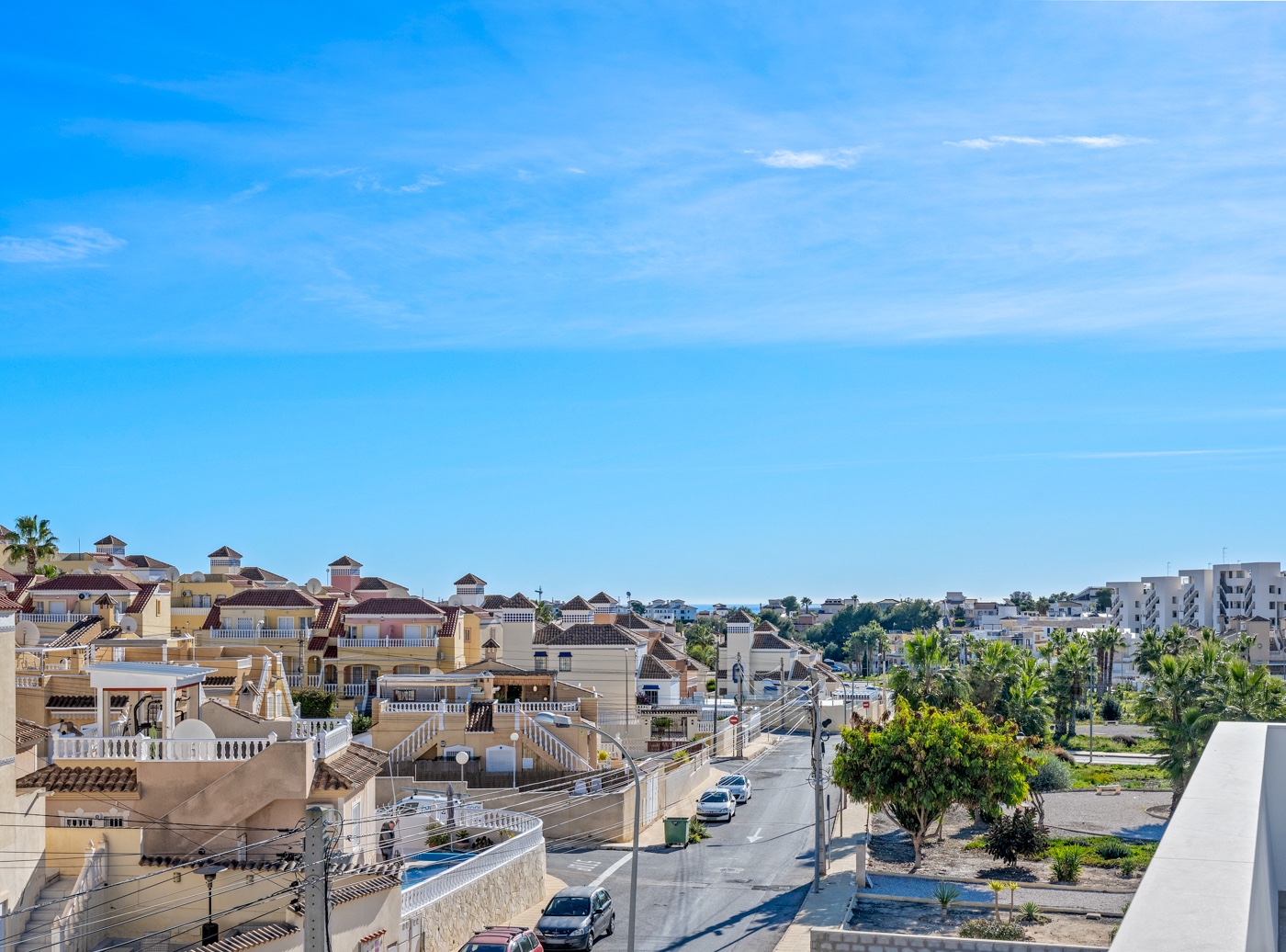 Resale - 3 Bedroom 3 Bathroom Villa in Orihuela Costa - Costa Blanca  - Alicante