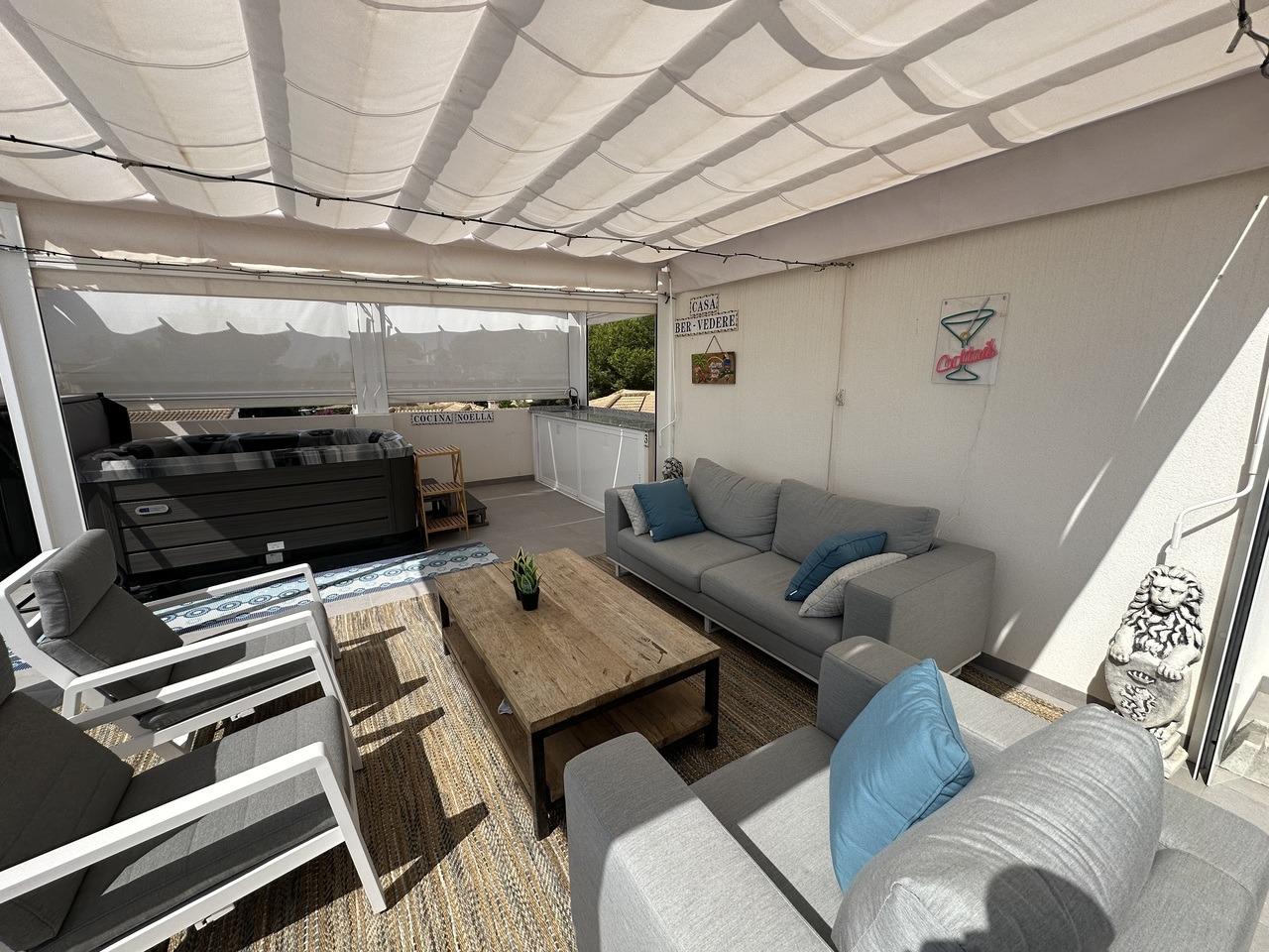 Resale - 2 Bedroom 2 Bathroom Penthouse in Orihuela Costa - Villamartín-las Filipinas  - Alicante