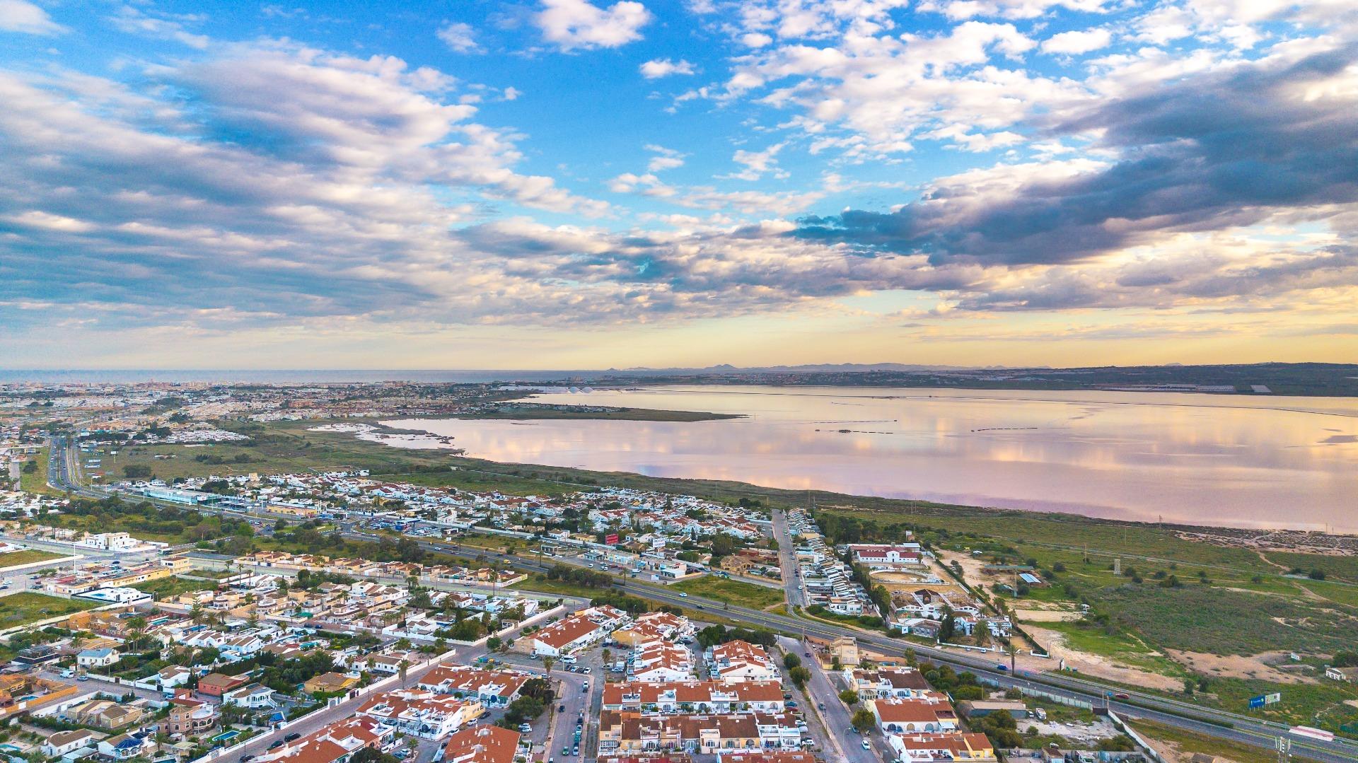 Resale - 2 Bedroom 1 Bathroom Bungalow in Torrevieja - El Chaparral  - Alicante