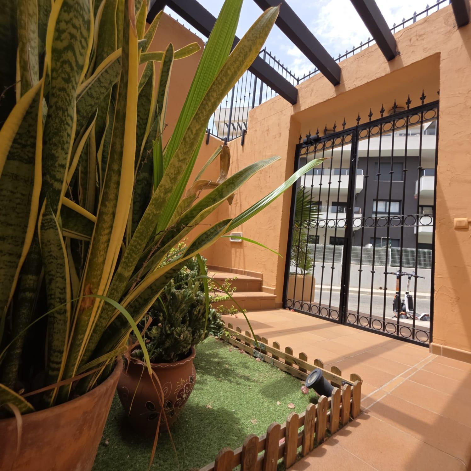 Resale - 4 Bedroom 2 Bathroom Town House in Orihuela Costa - Las Filipinas  - Alicante