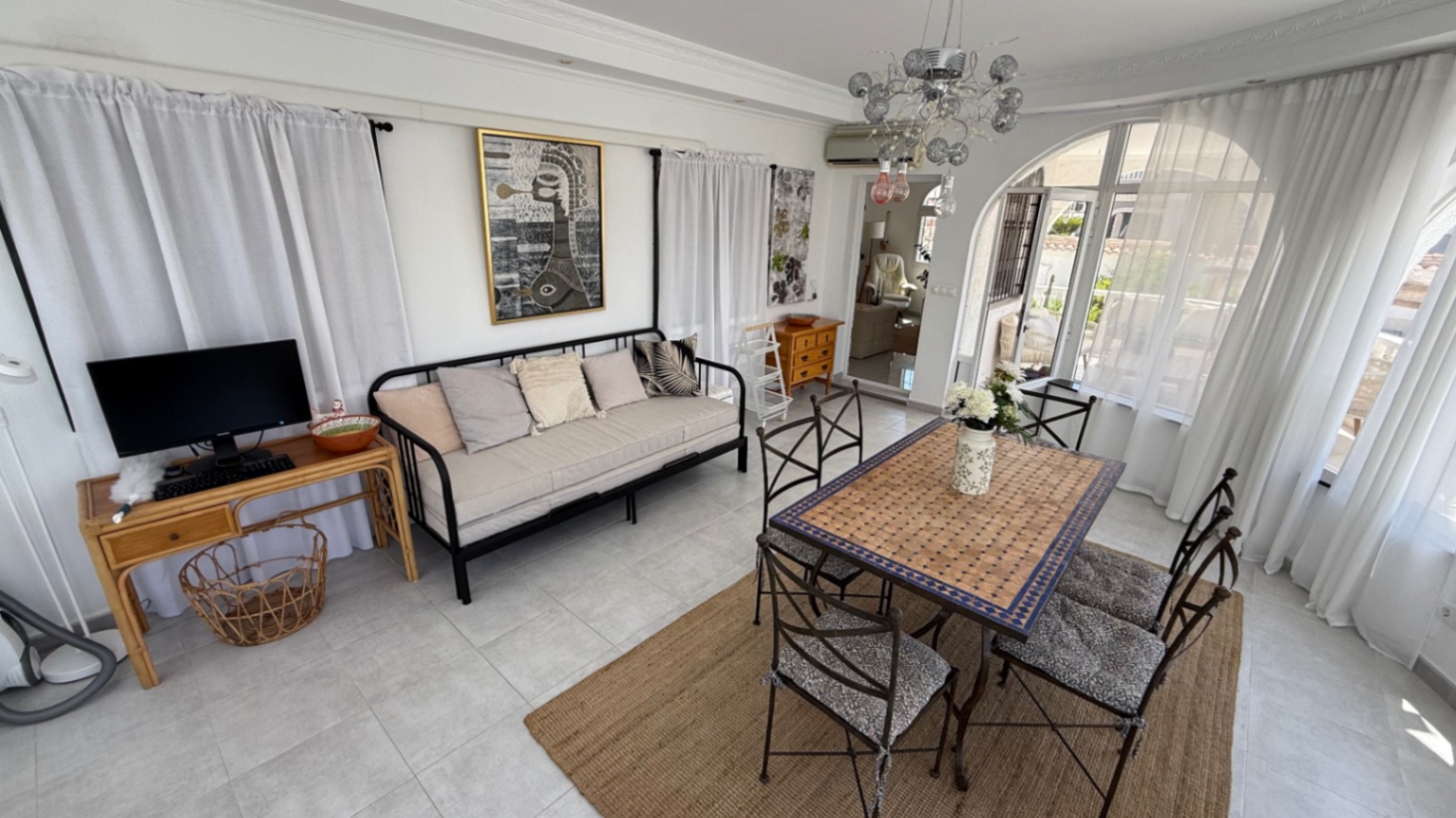 Resale - 3 Bedroom 3 Bathroom Villa in Torrevieja - Costa Blanca  - Alicante