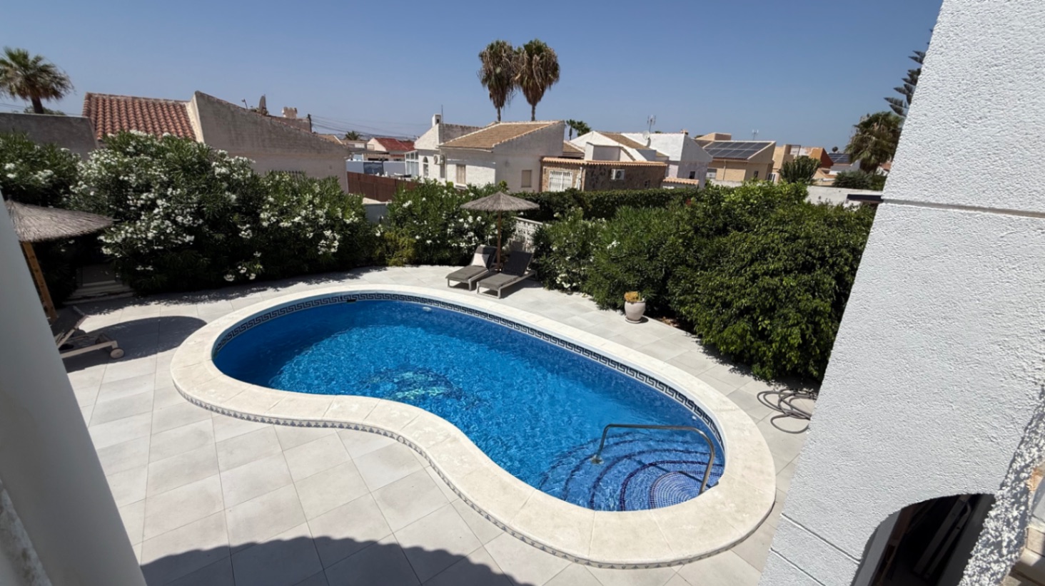 Resale - 3 Bedroom 3 Bathroom Villa in Torrevieja - Costa Blanca  - Alicante