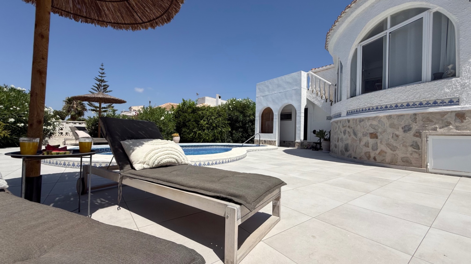 Resale - 3 Bedroom 3 Bathroom Villa in Torrevieja - Costa Blanca  - Alicante