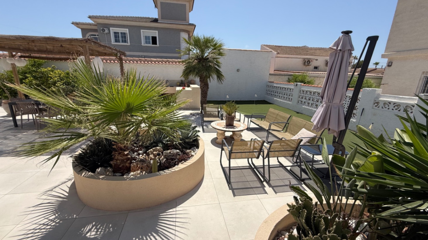 Resale - 3 Bedroom 3 Bathroom Villa in Torrevieja - Costa Blanca  - Alicante