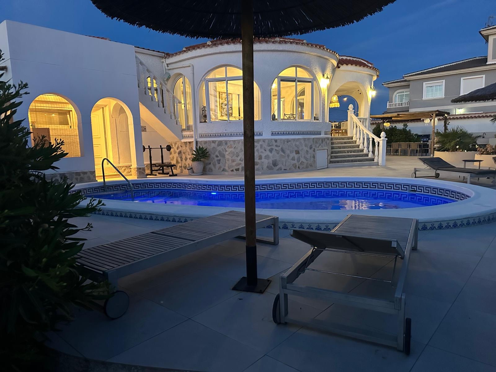 Resale - 3 Bedroom 3 Bathroom Villa in Torrevieja - Costa Blanca  - Alicante