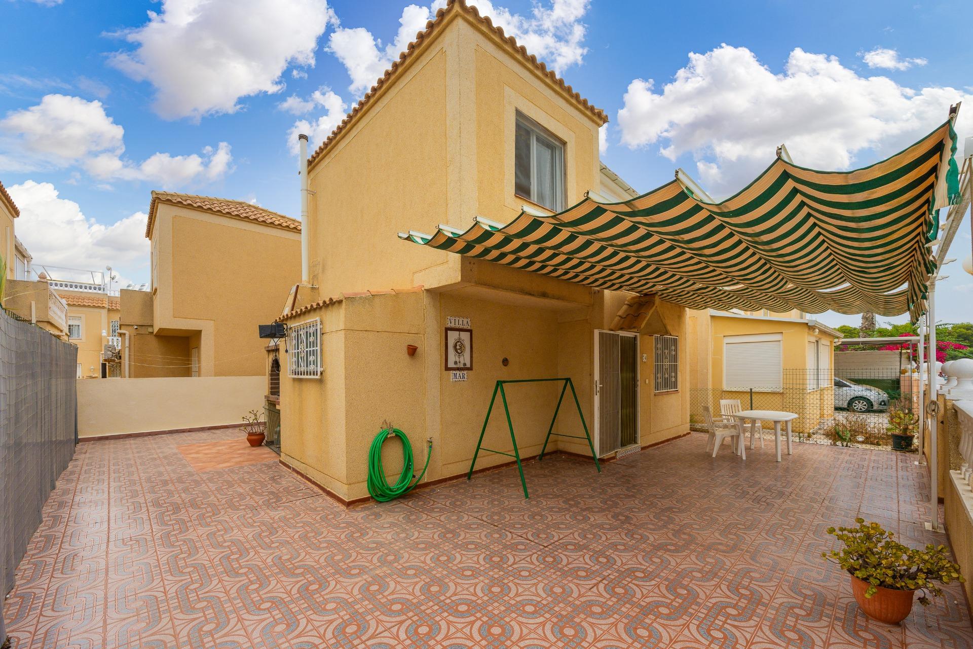 Resale - 3 Bedroom 2 Bathroom Villa in Torrevieja - El Limonar  - Alicante