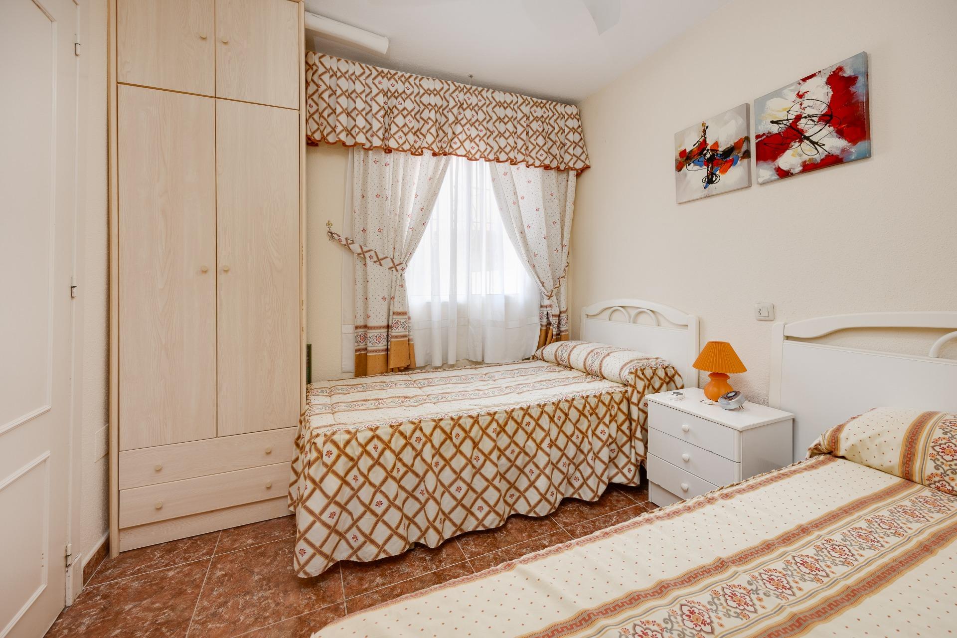 Resale - 3 Bedroom 2 Bathroom Villa in Torrevieja - El Limonar  - Alicante