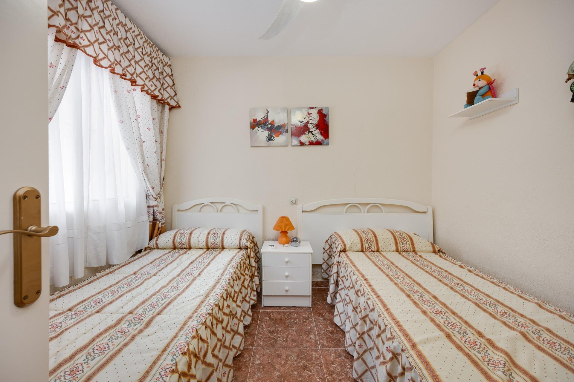 Resale - 3 Bedroom 2 Bathroom Villa in Torrevieja - El Limonar  - Alicante