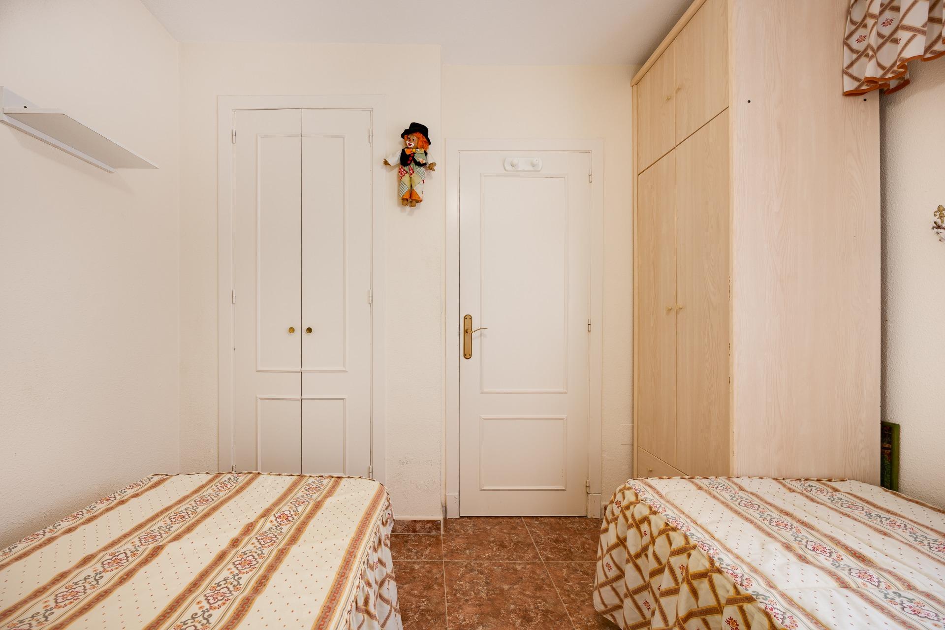 Resale - 3 Bedroom 2 Bathroom Villa in Torrevieja - El Limonar  - Alicante