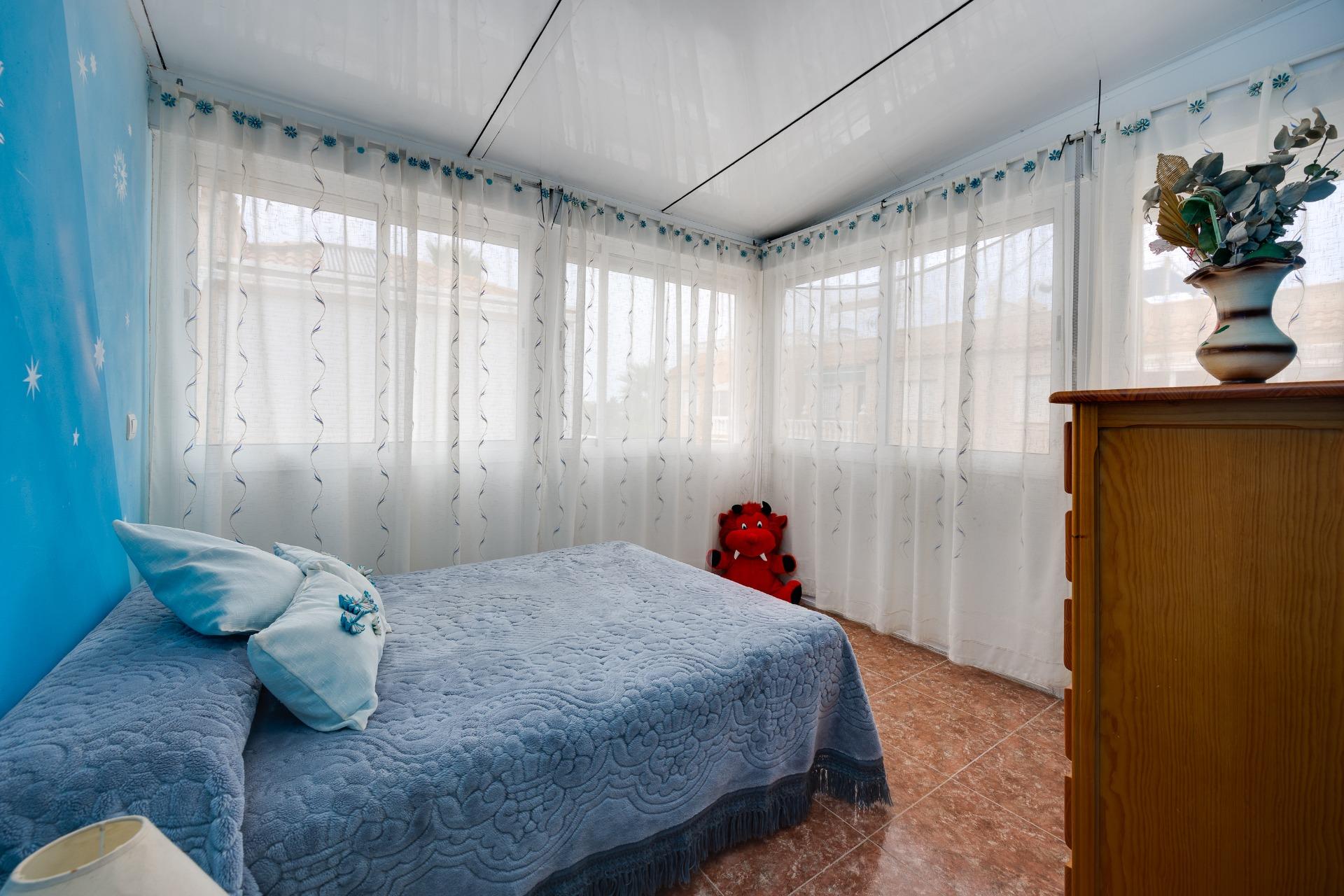 Resale - 3 Bedroom 2 Bathroom Villa in Torrevieja - El Limonar  - Alicante