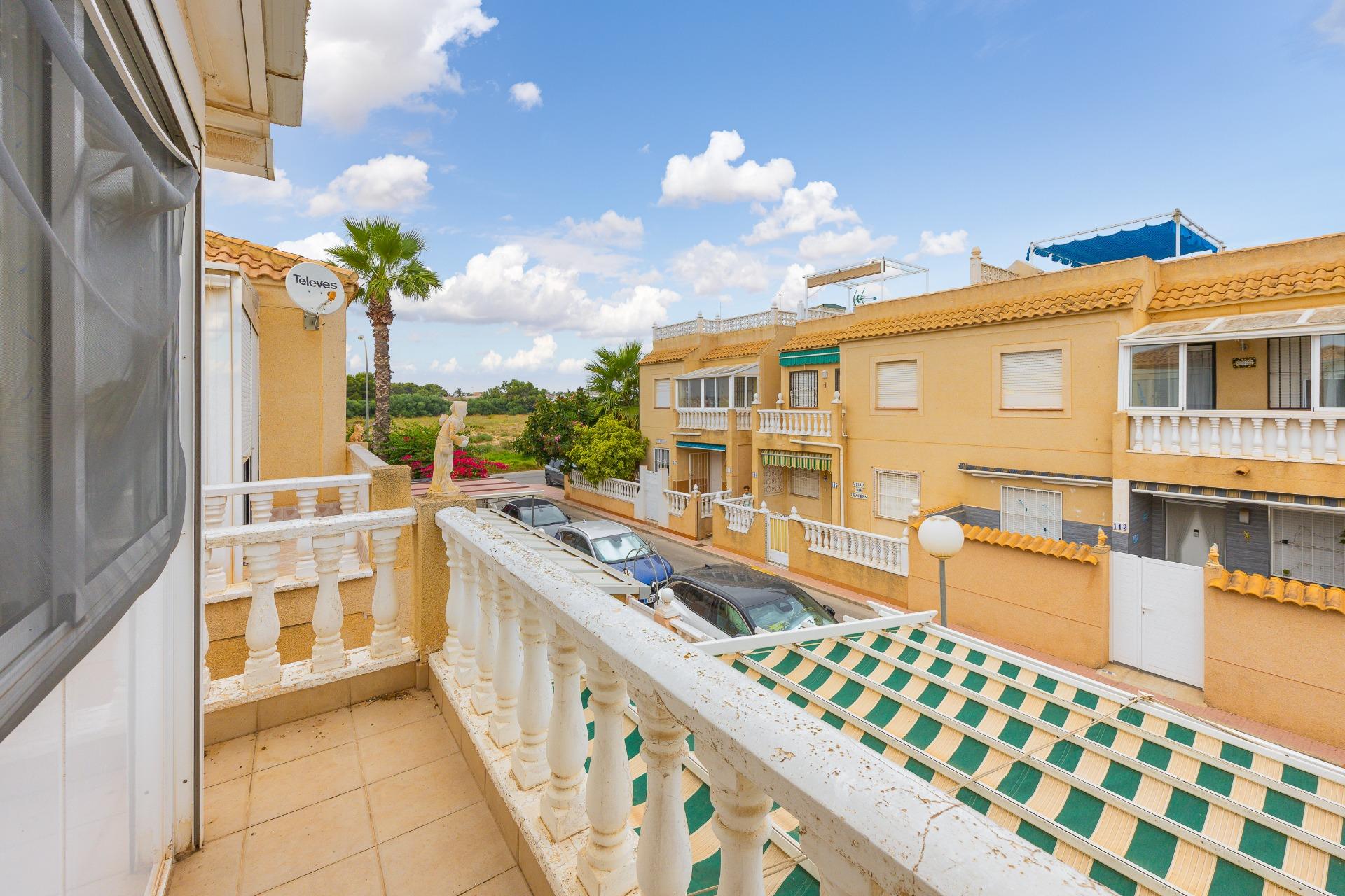 Resale - 3 Bedroom 2 Bathroom Villa in Torrevieja - El Limonar  - Alicante