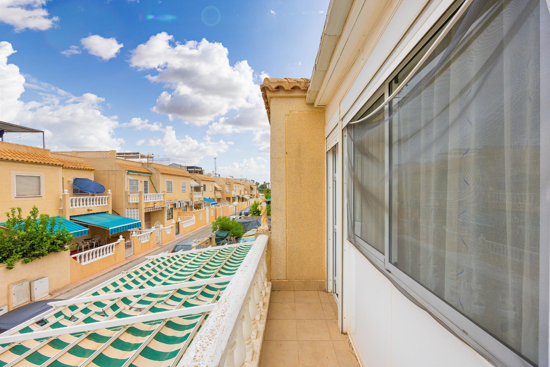 Resale - 3 Bedroom 2 Bathroom Villa in Torrevieja - El Limonar  - Alicante