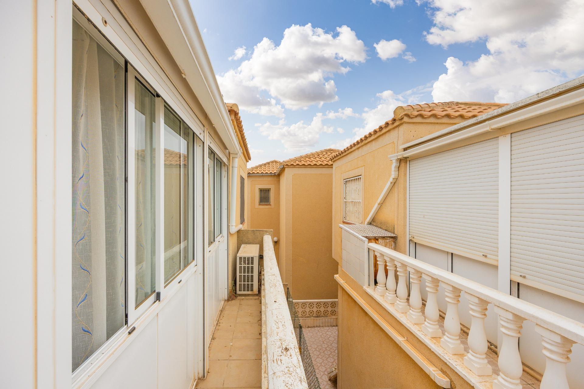Resale - 3 Bedroom 2 Bathroom Villa in Torrevieja - El Limonar  - Alicante