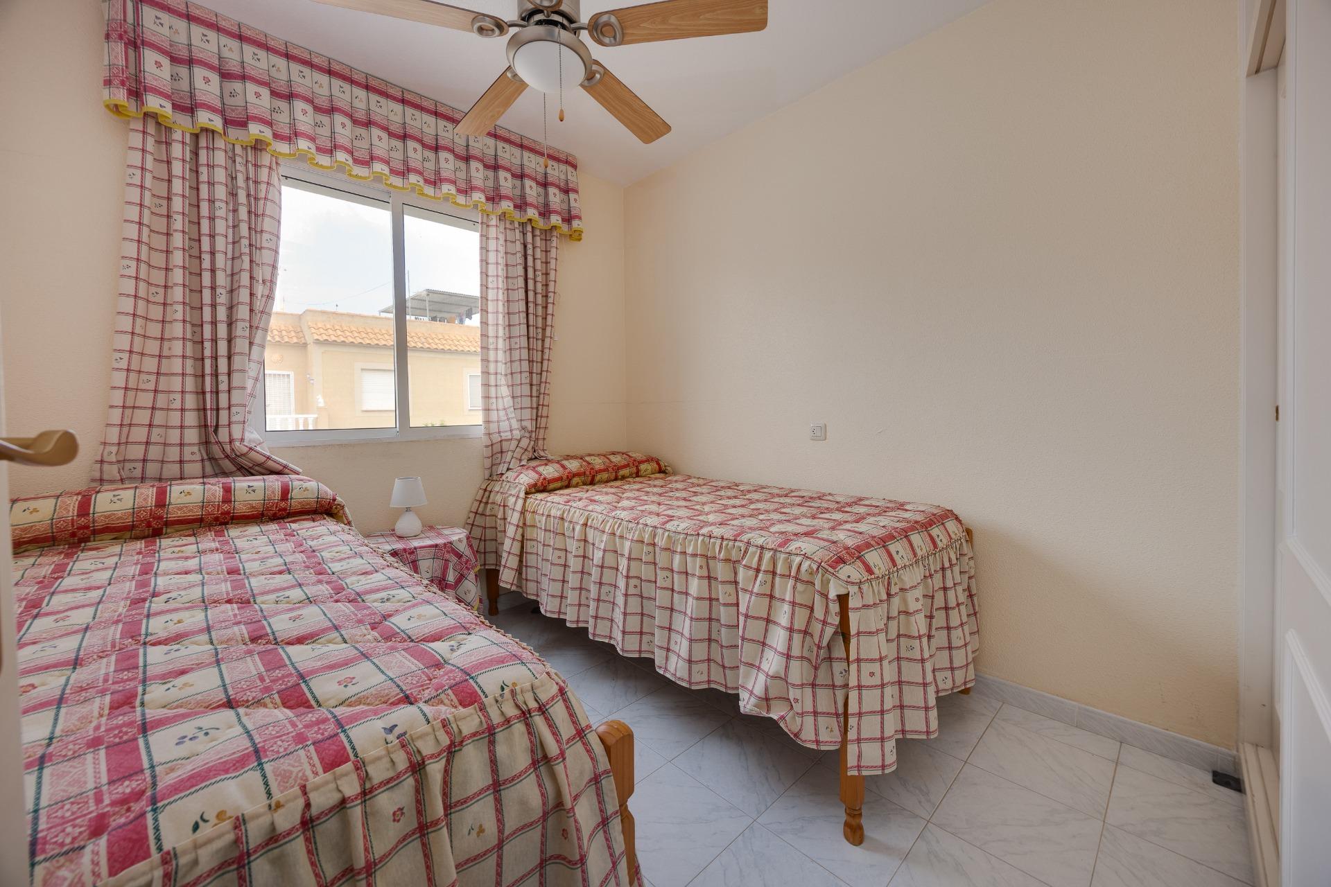 Resale - 3 Bedroom 2 Bathroom Villa in Torrevieja - El Limonar  - Alicante