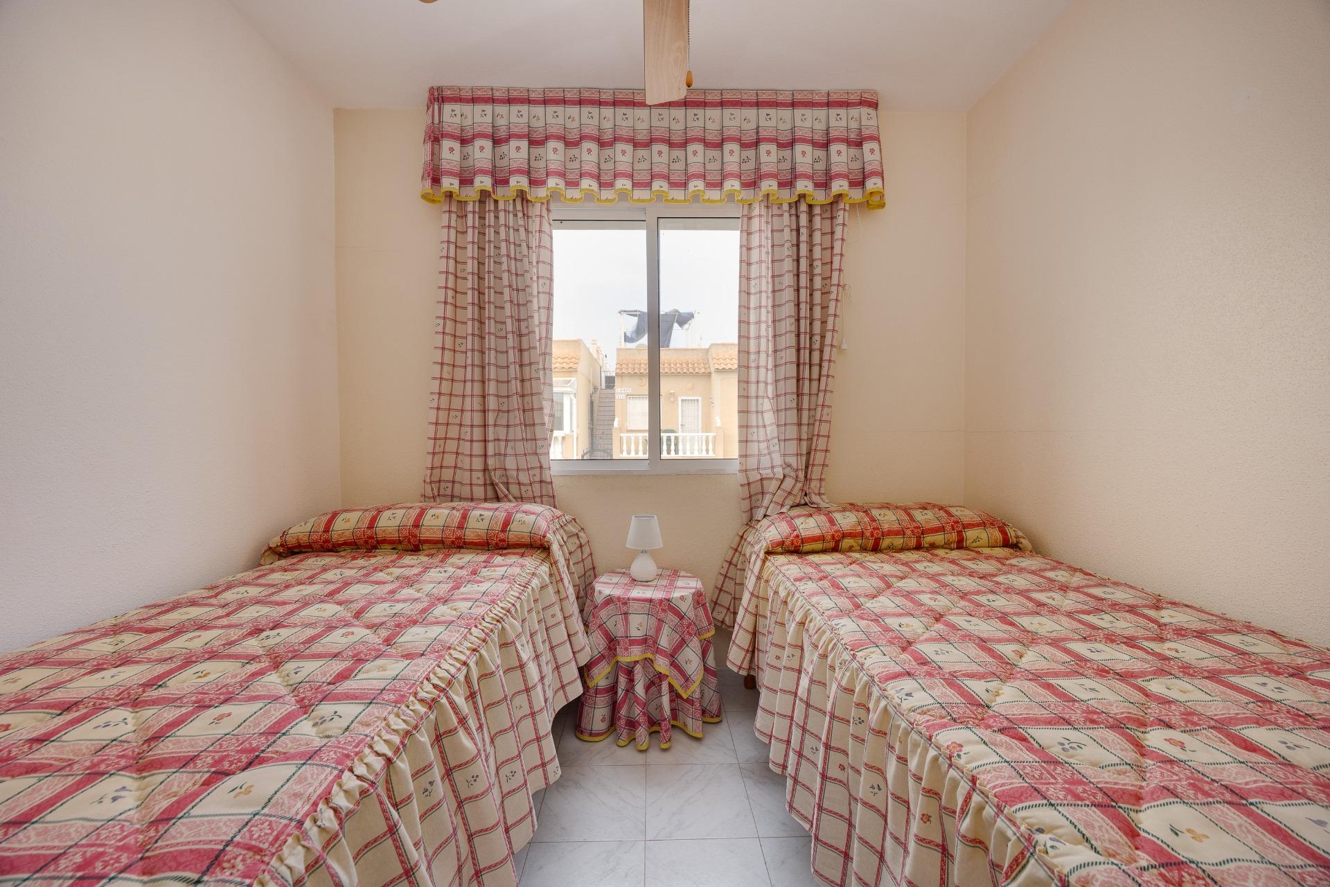 Resale - 3 Bedroom 2 Bathroom Villa in Torrevieja - El Limonar  - Alicante