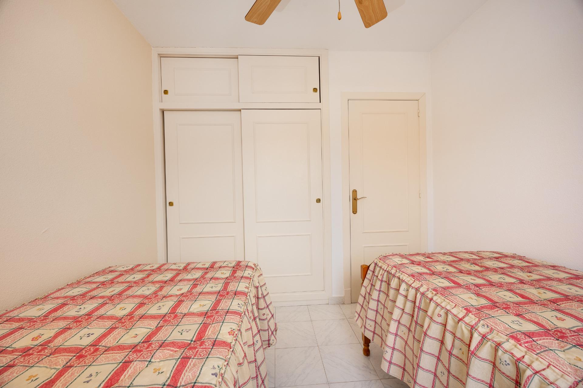 Resale - 3 Bedroom 2 Bathroom Villa in Torrevieja - El Limonar  - Alicante