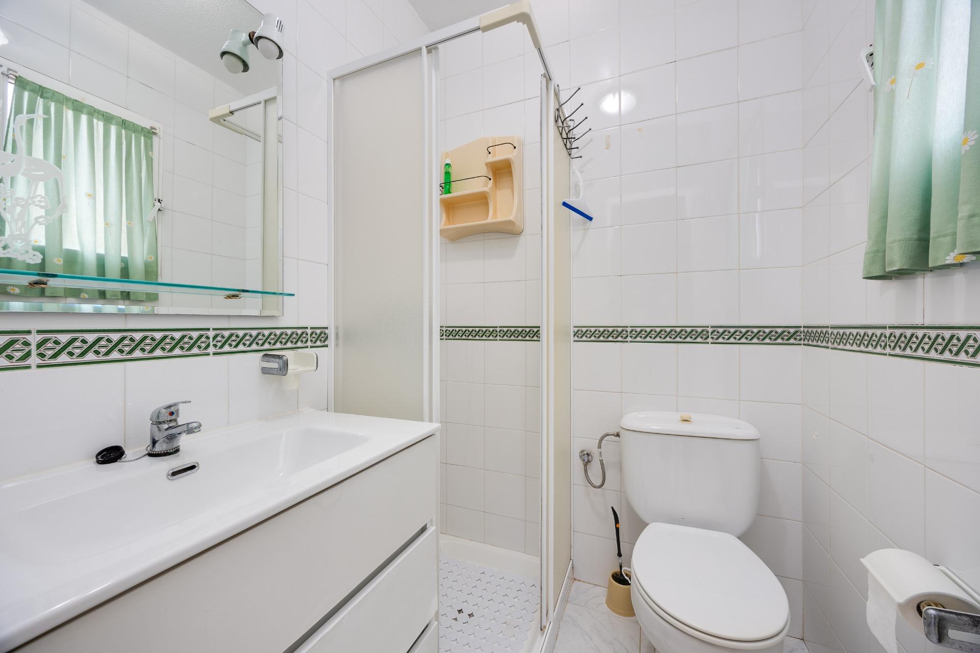 Resale - 3 Bedroom 2 Bathroom Villa in Torrevieja - El Limonar  - Alicante