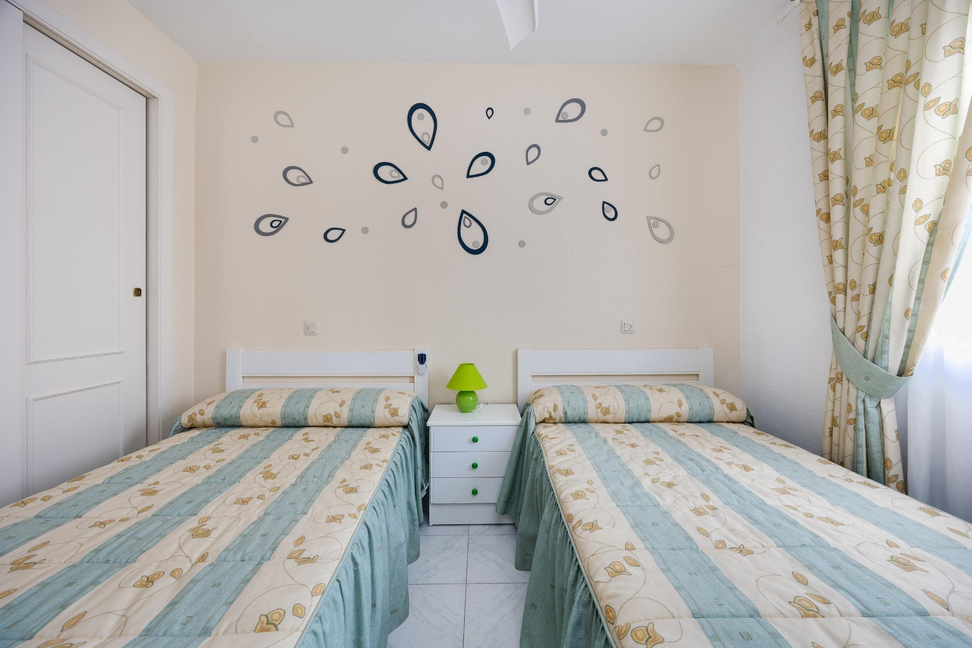 Resale - 3 Bedroom 2 Bathroom Villa in Torrevieja - El Limonar  - Alicante