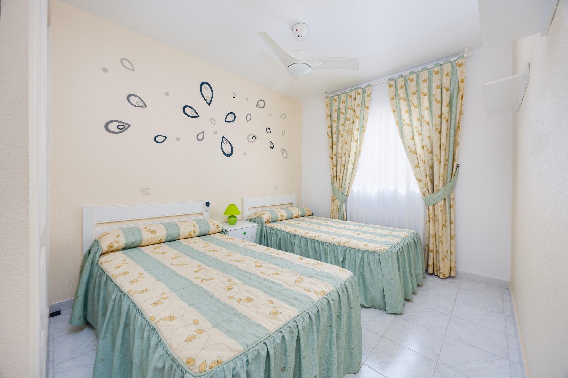 Resale - 3 Bedroom 2 Bathroom Villa in Torrevieja - El Limonar  - Alicante