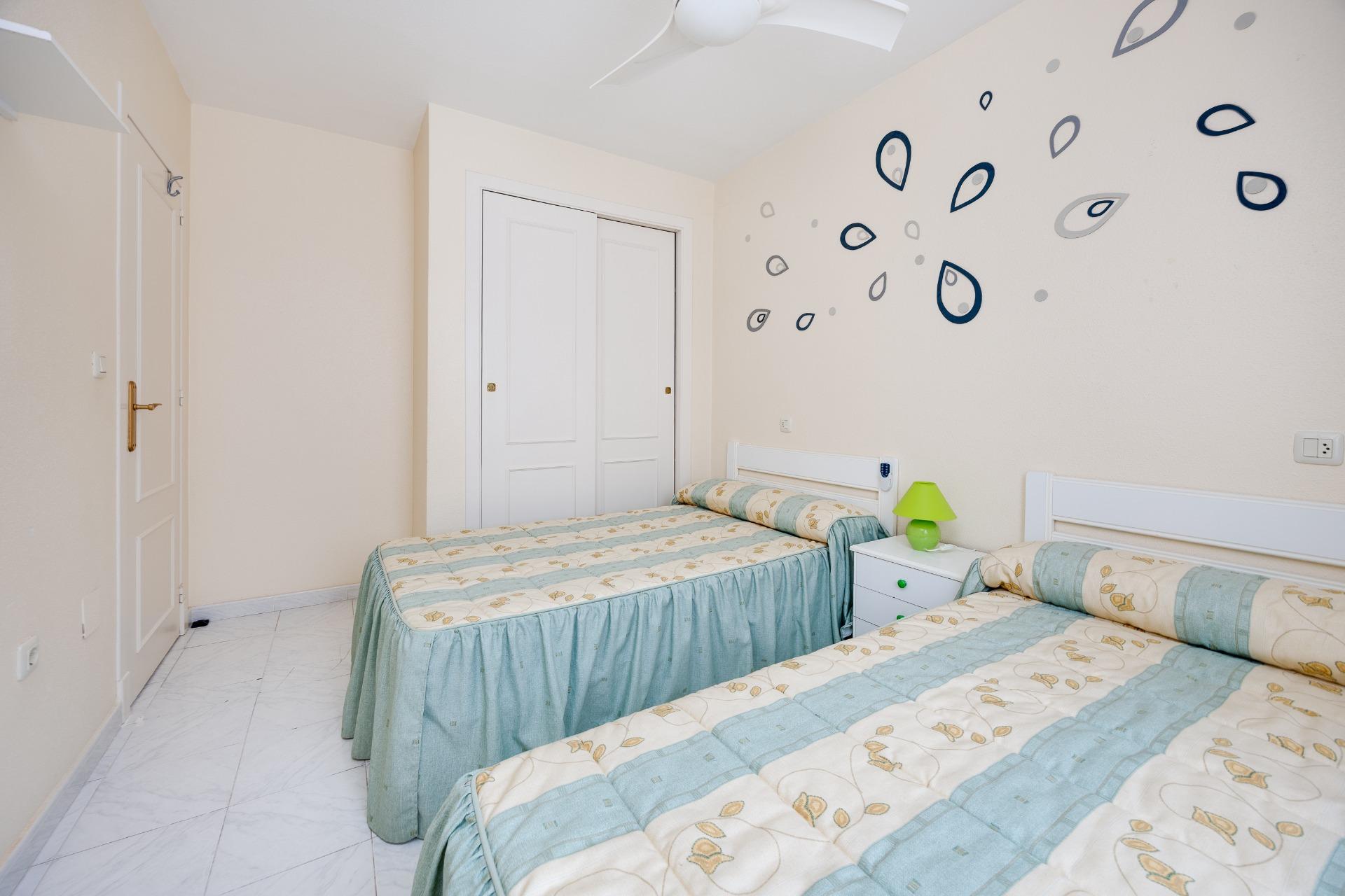 Resale - 3 Bedroom 2 Bathroom Villa in Torrevieja - El Limonar  - Alicante