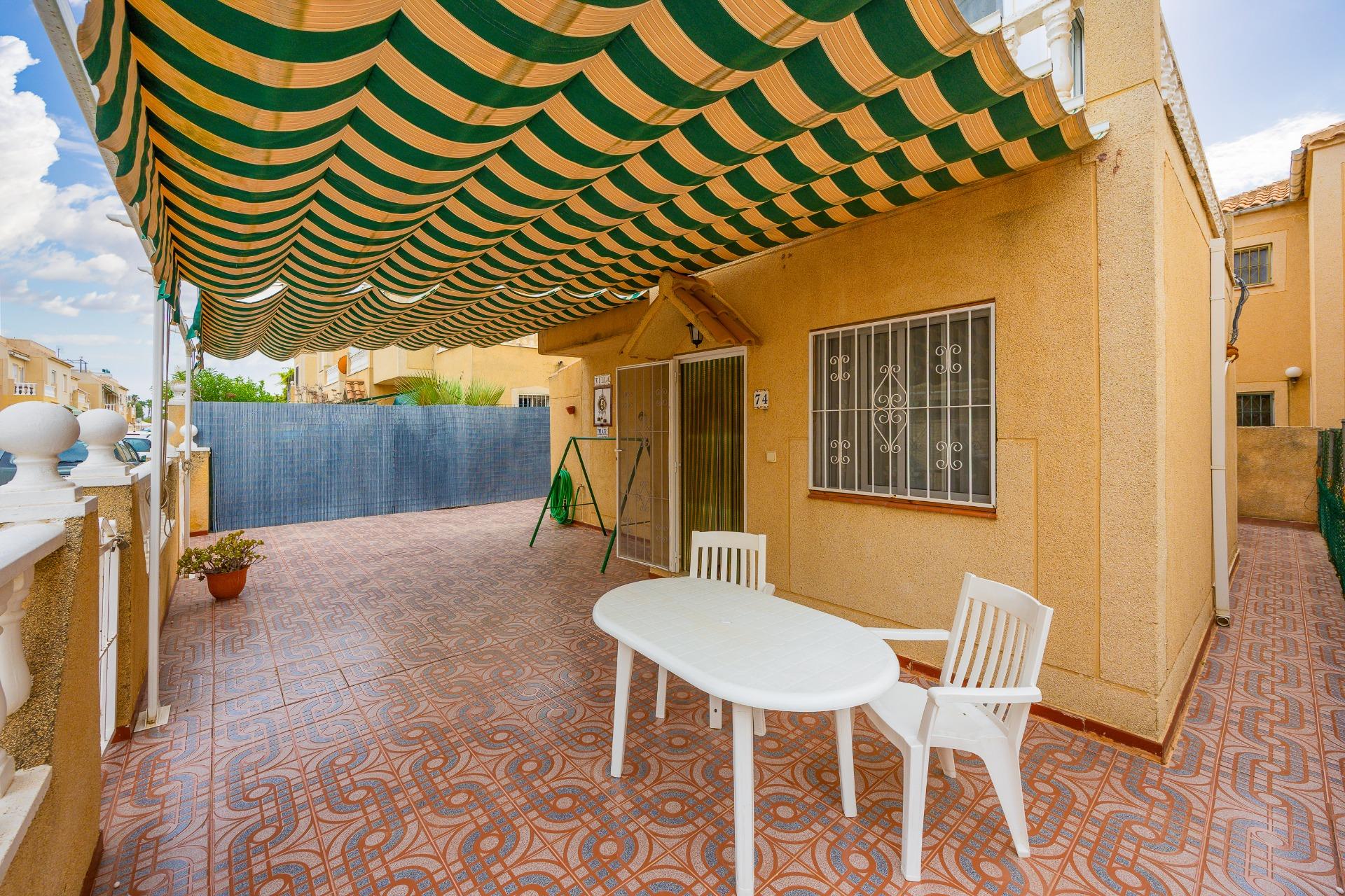 Resale - 3 Bedroom 2 Bathroom Villa in Torrevieja - El Limonar  - Alicante
