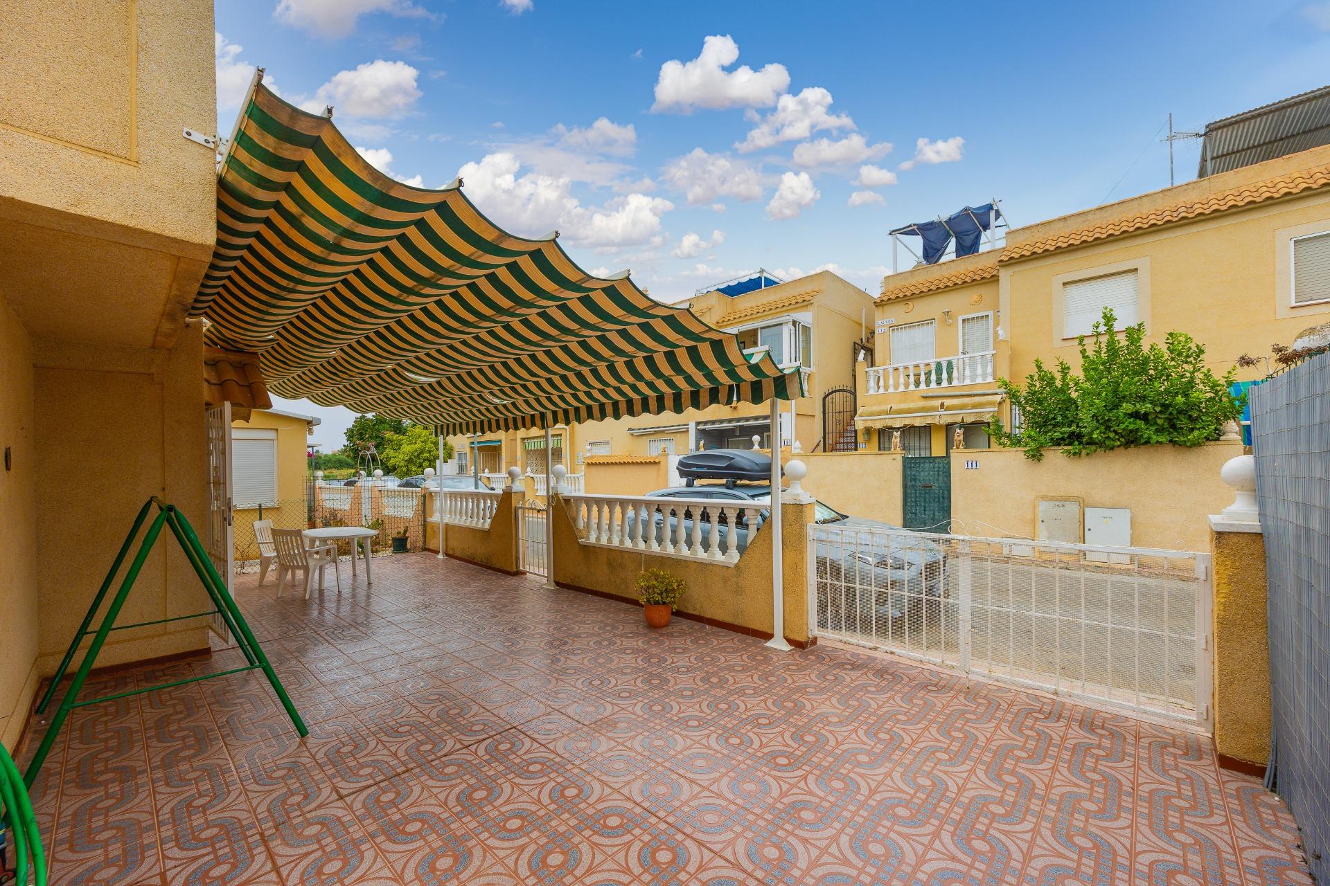Resale - 3 Bedroom 2 Bathroom Villa in Torrevieja - El Limonar  - Alicante