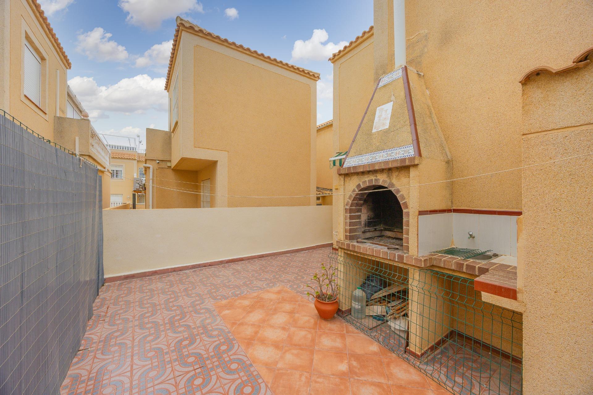 Resale - 3 Bedroom 2 Bathroom Villa in Torrevieja - El Limonar  - Alicante