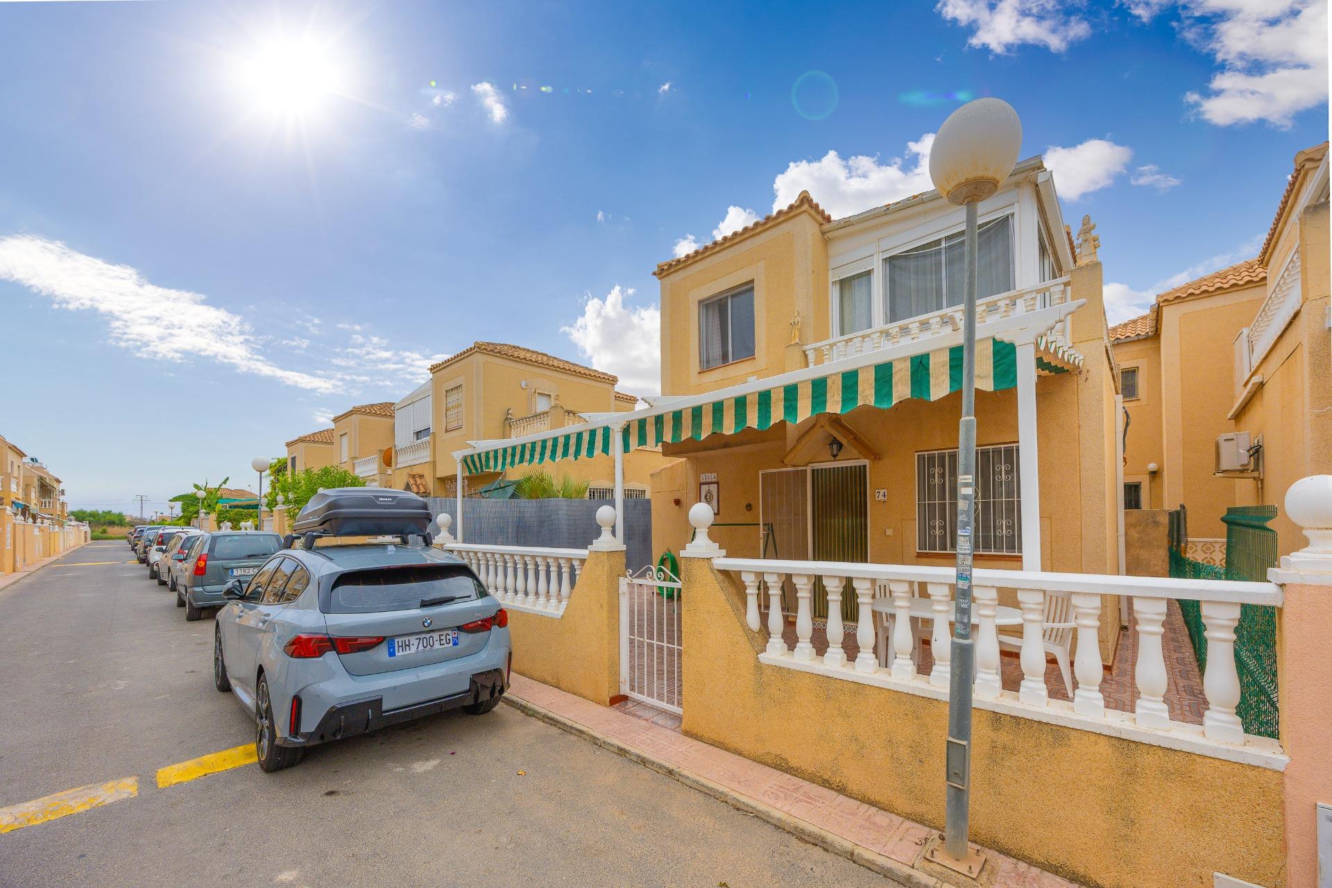 Resale - 3 Bedroom 2 Bathroom Villa in Torrevieja - El Limonar  - Alicante