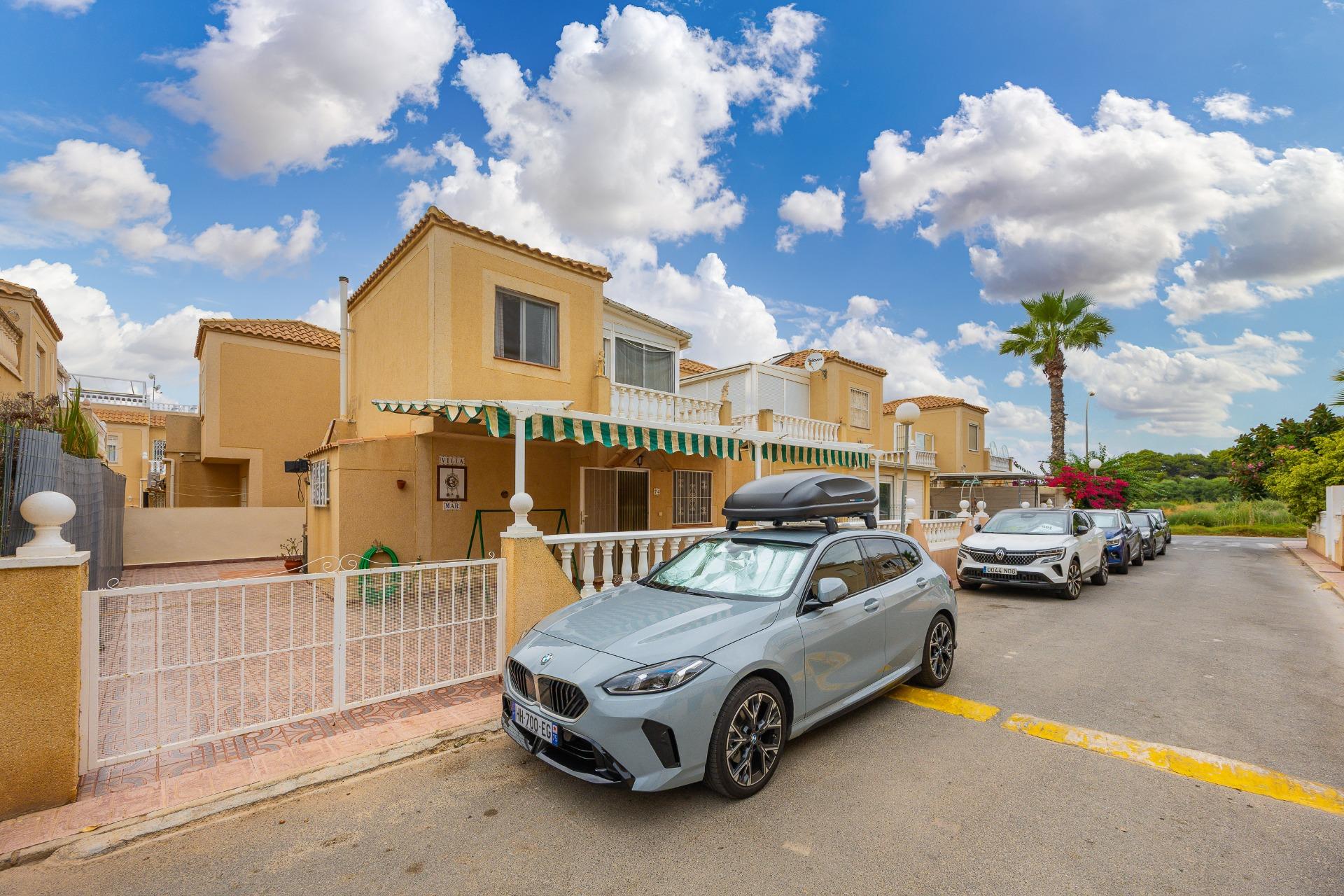 Resale - 3 Bedroom 2 Bathroom Villa in Torrevieja - El Limonar  - Alicante