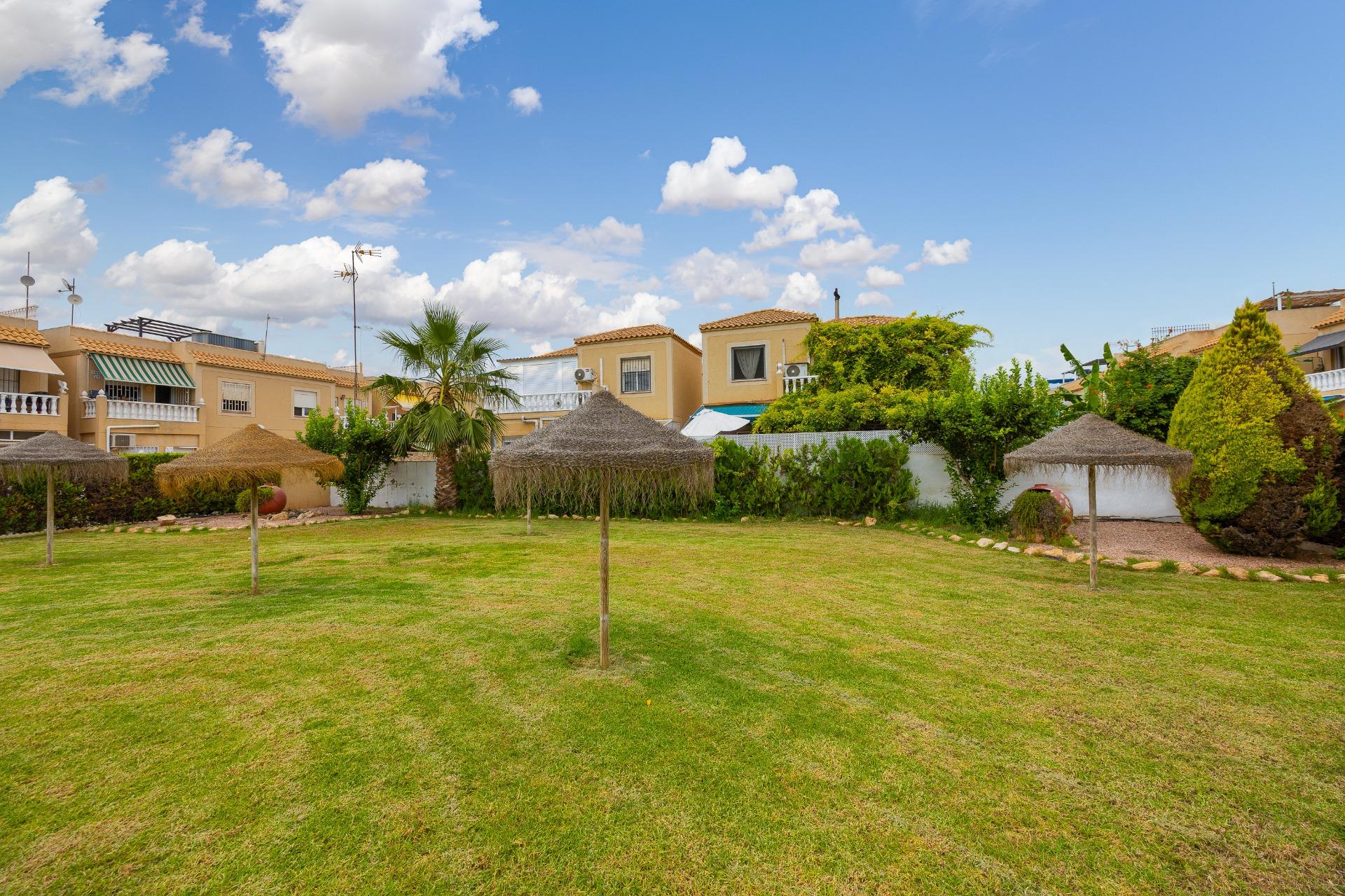 Resale - 3 Bedroom 2 Bathroom Villa in Torrevieja - El Limonar  - Alicante