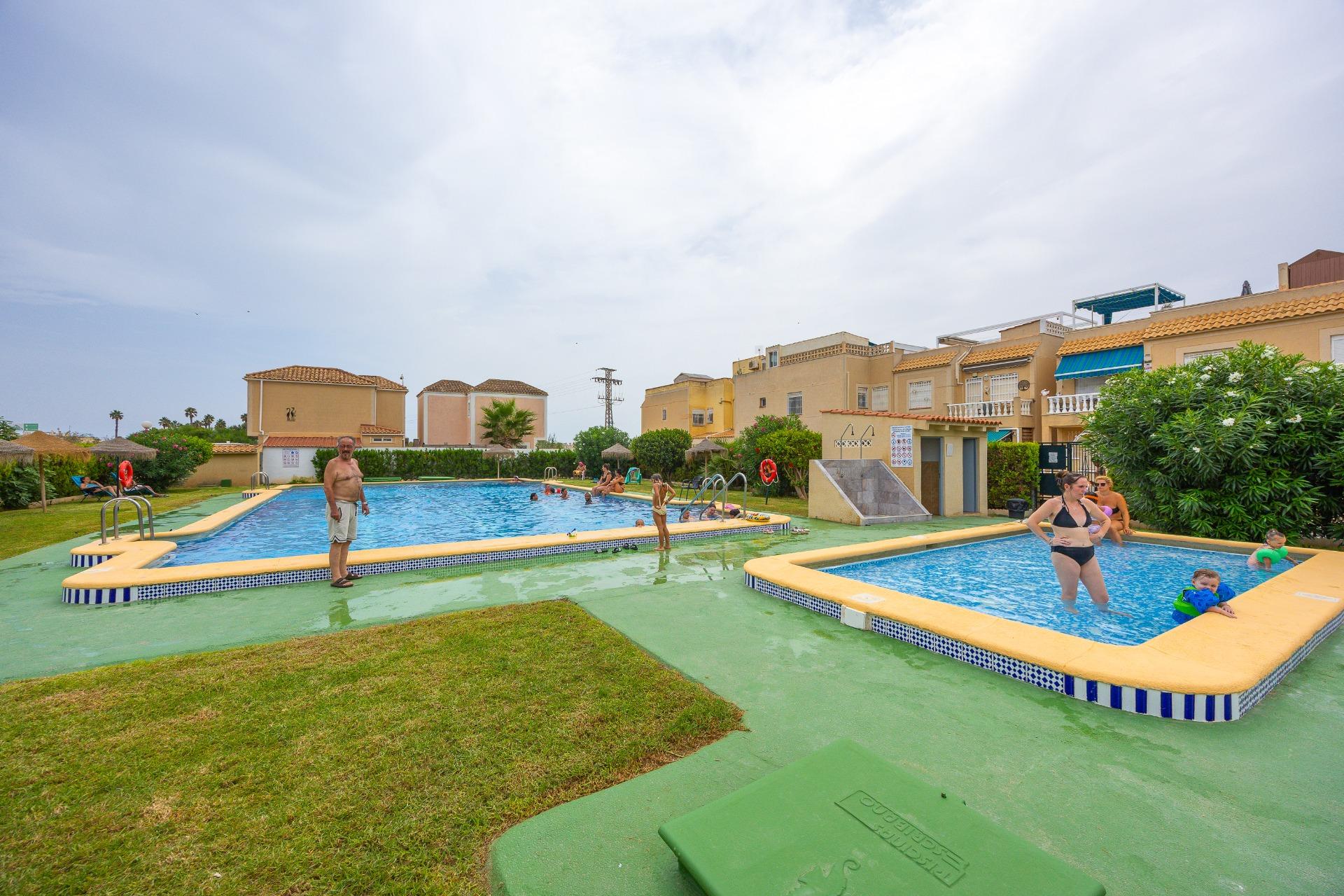 Resale - 3 Bedroom 2 Bathroom Villa in Torrevieja - El Limonar  - Alicante