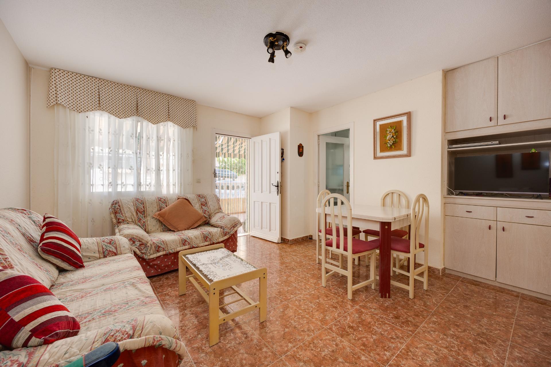 Resale - 3 Bedroom 2 Bathroom Villa in Torrevieja - El Limonar  - Alicante