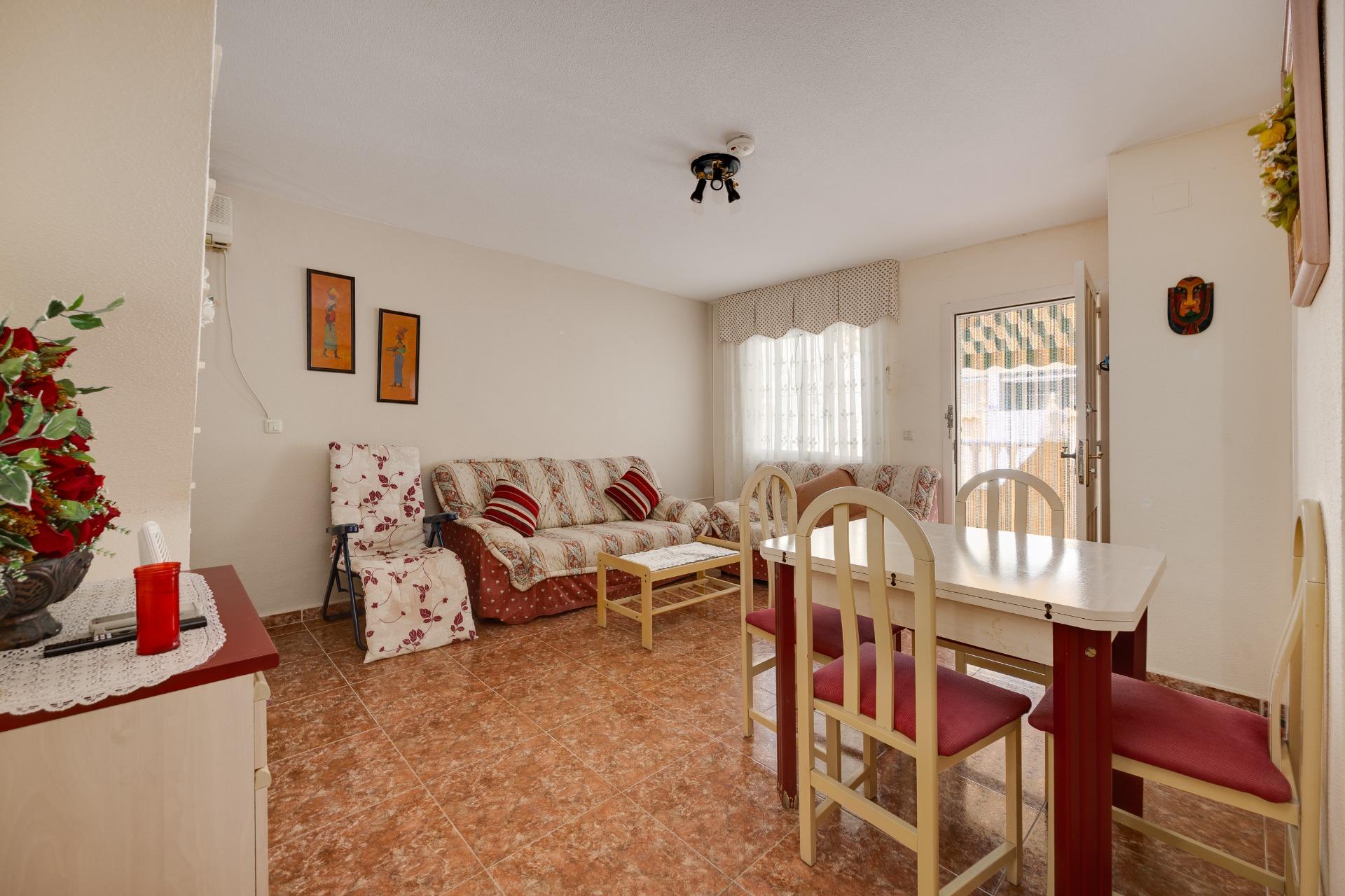 Resale - 3 Bedroom 2 Bathroom Villa in Torrevieja - El Limonar  - Alicante