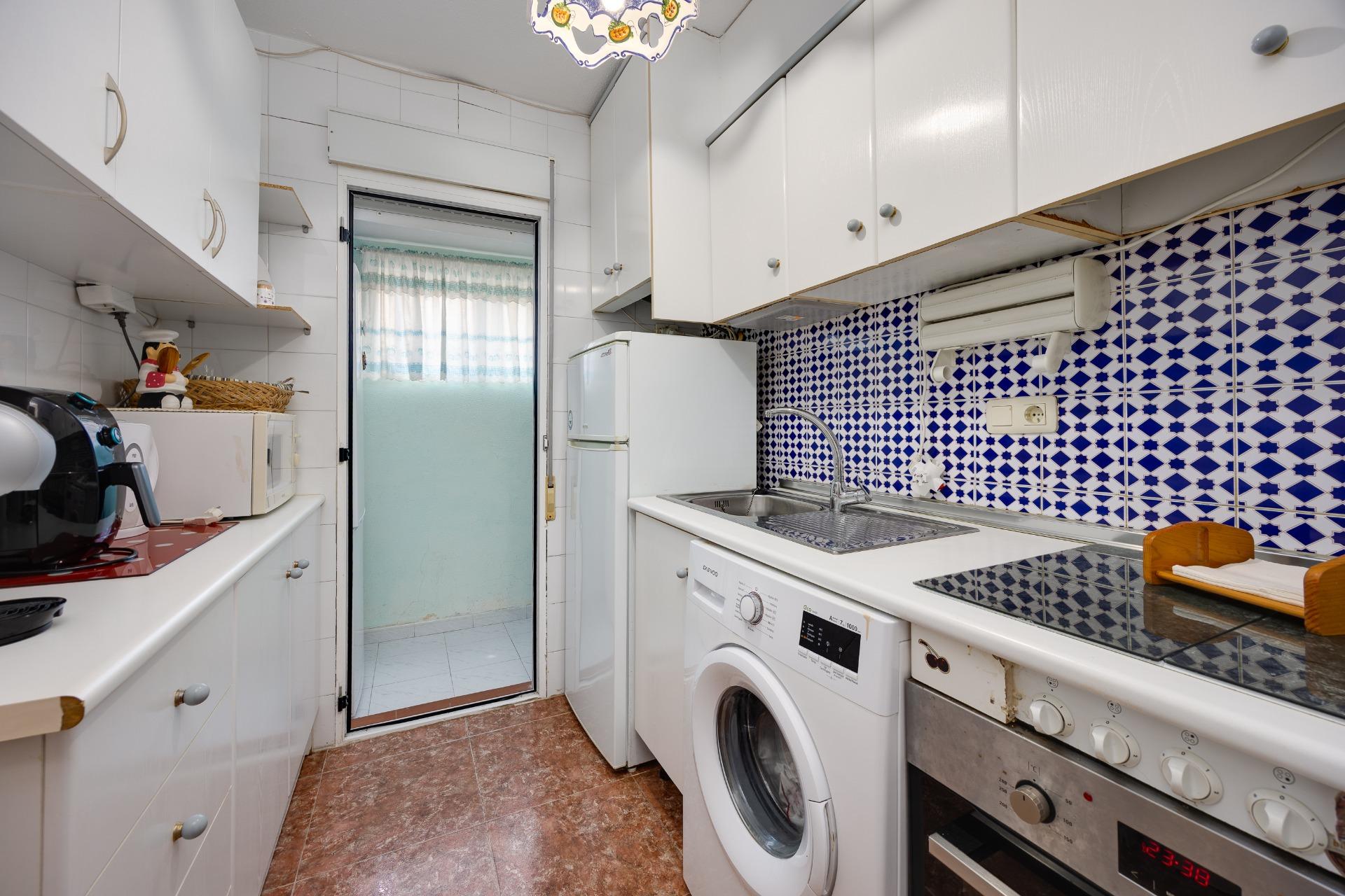 Resale - 3 Bedroom 2 Bathroom Villa in Torrevieja - El Limonar  - Alicante