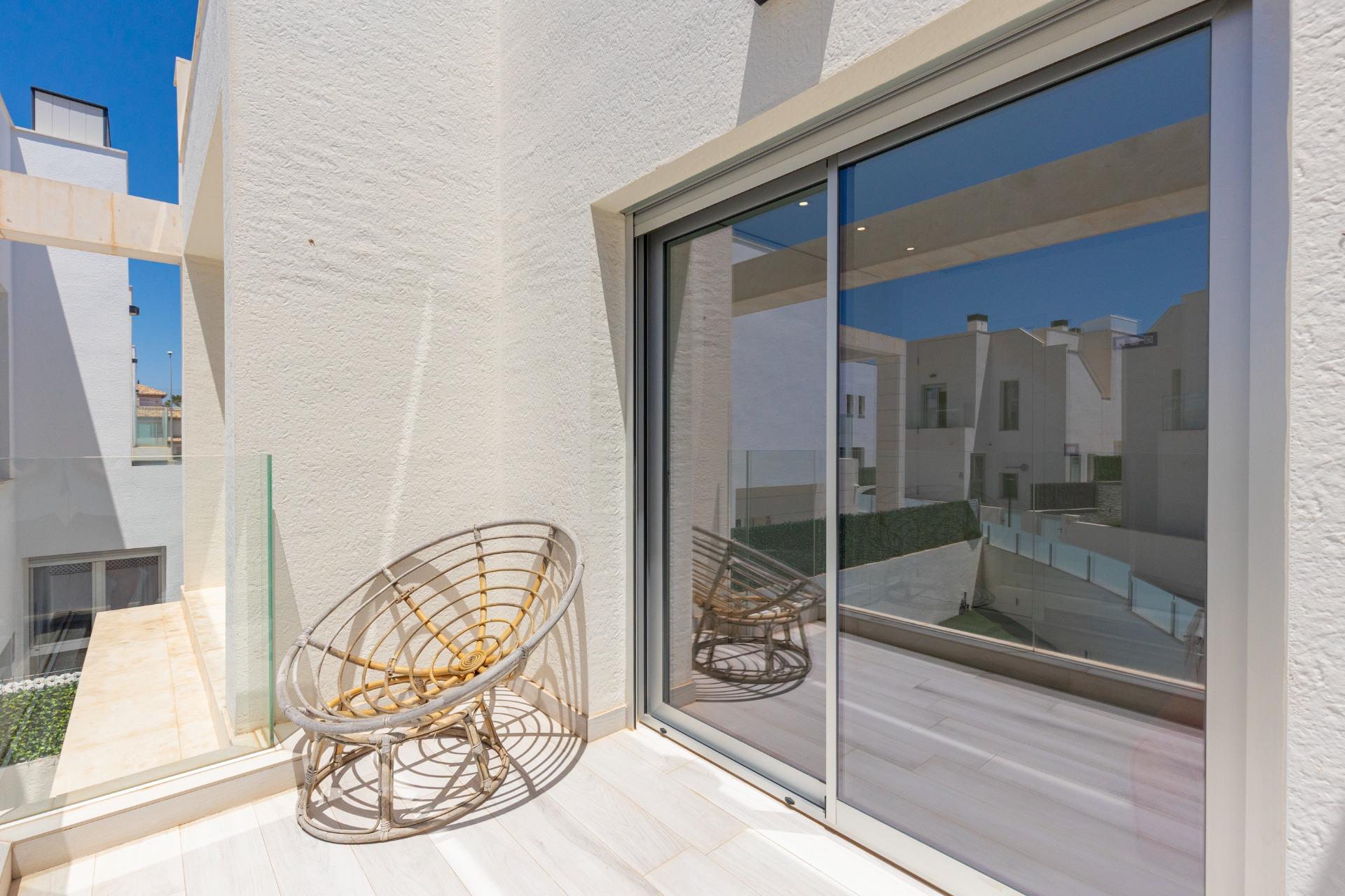 Resale - 3 Bedroom 3 Bathroom Villa in Orihuela Costa - Lomas De Cabo Roig  - Alicante