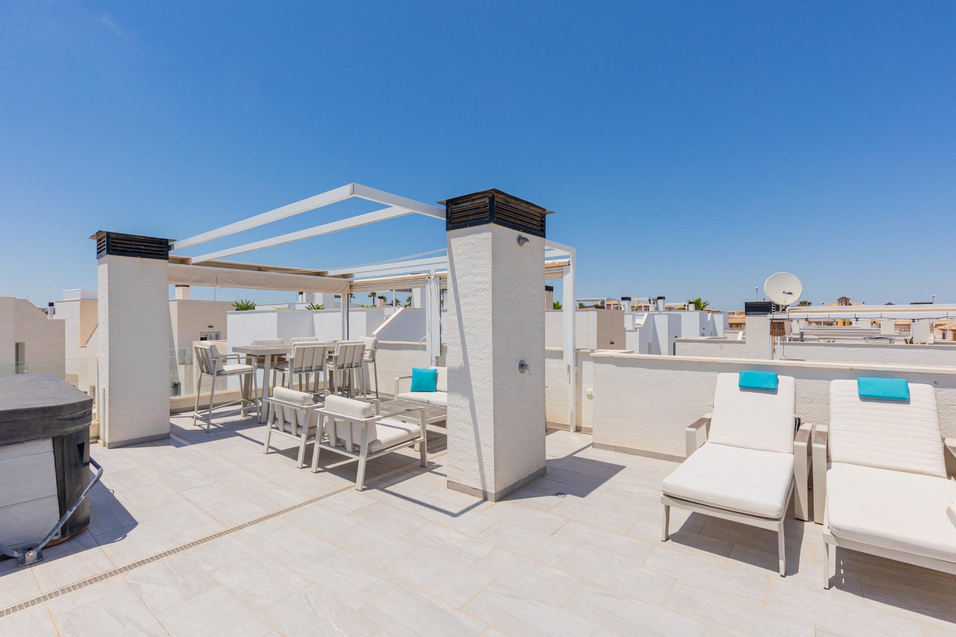 Resale - 3 Bedroom 3 Bathroom Villa in Orihuela Costa - Lomas De Cabo Roig  - Alicante