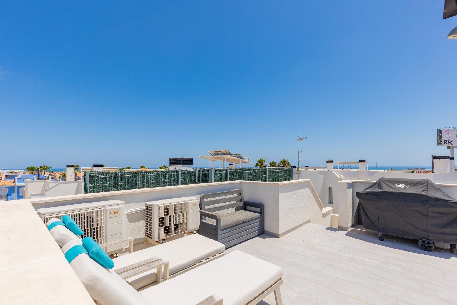 Resale - 3 Bedroom 3 Bathroom Villa in Orihuela Costa - Lomas De Cabo Roig  - Alicante
