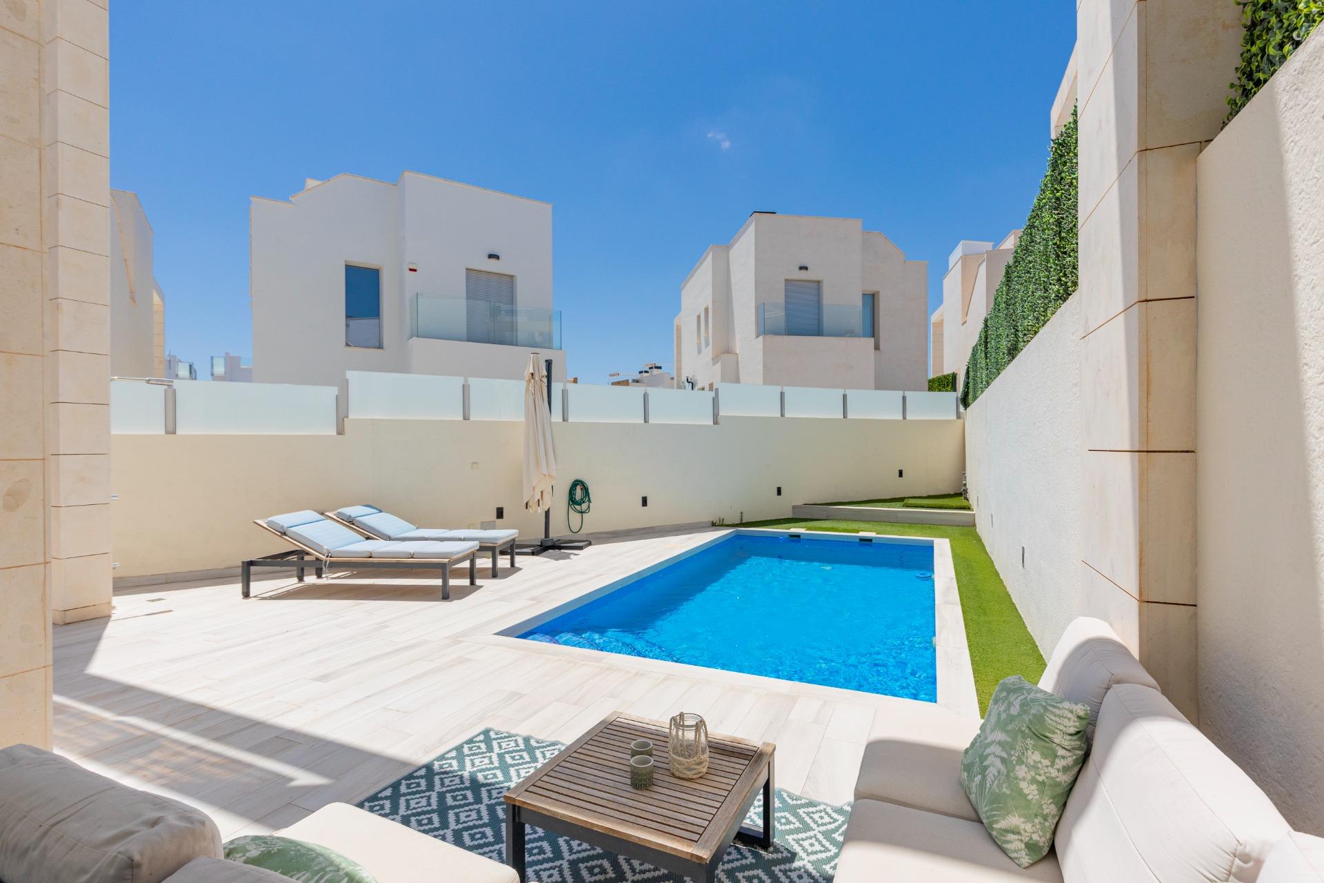 Resale - 3 Bedroom 3 Bathroom Villa in Orihuela Costa - Lomas De Cabo Roig  - Alicante