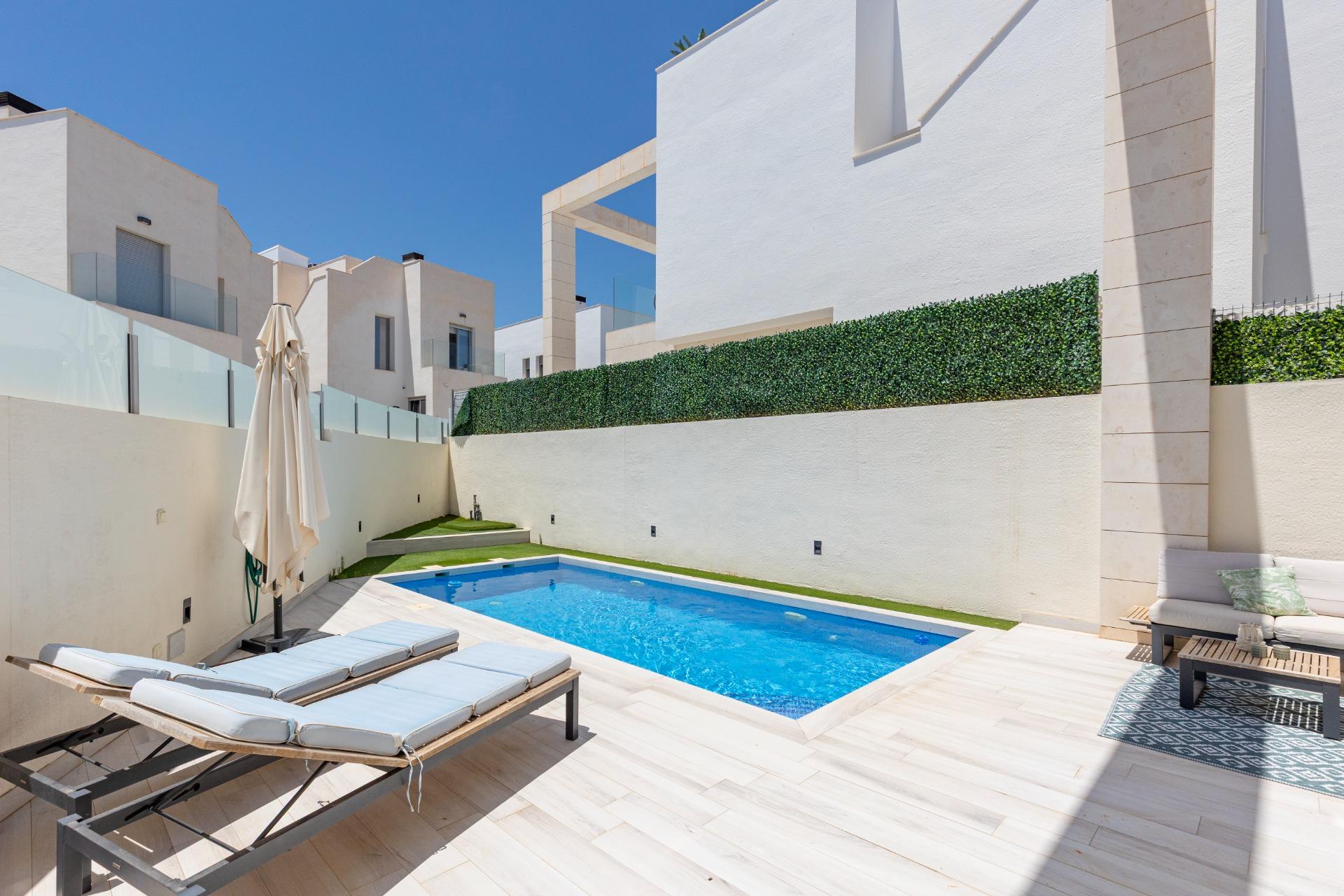 Resale - 3 Bedroom 3 Bathroom Villa in Orihuela Costa - Lomas De Cabo Roig  - Alicante