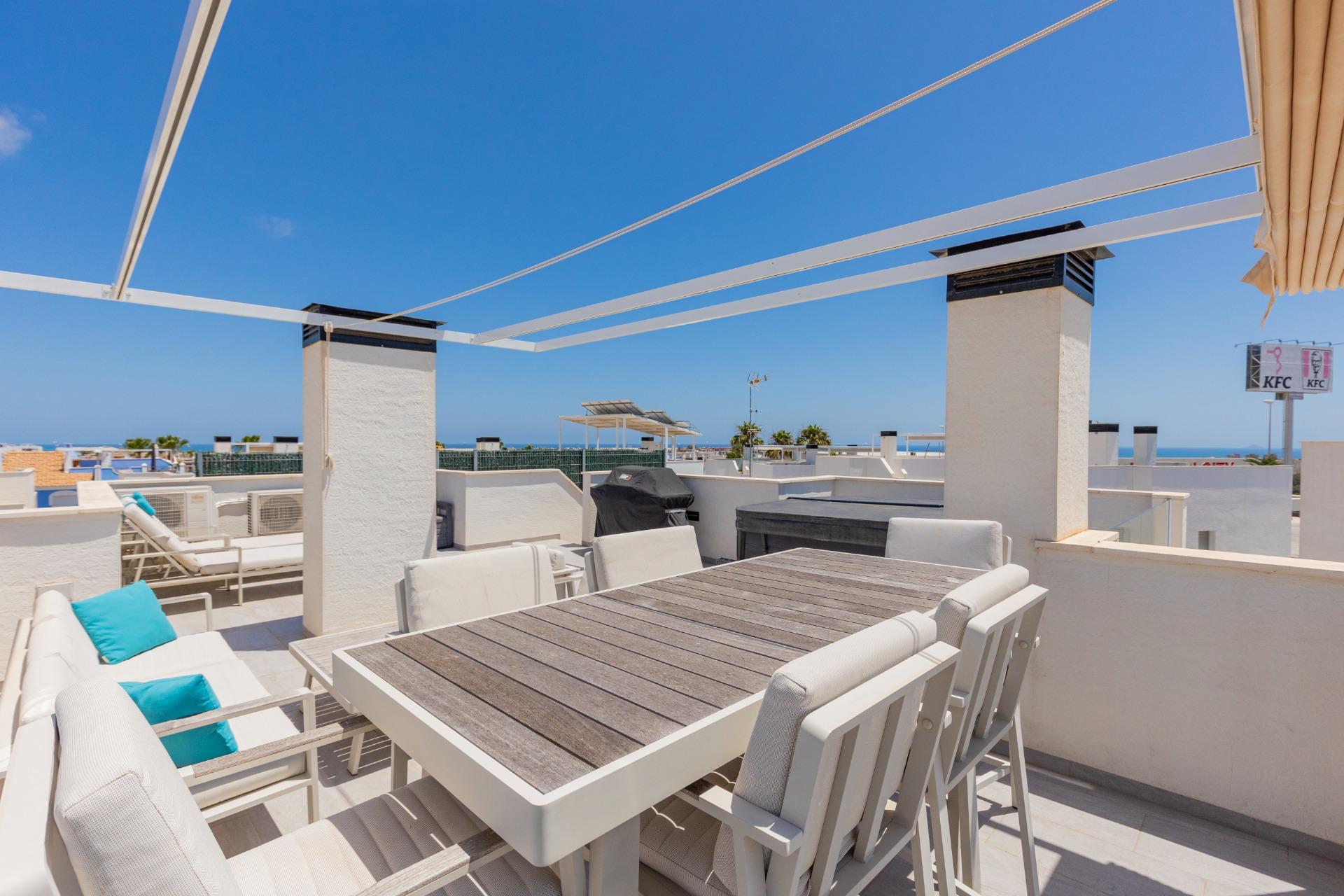 Resale - 3 Bedroom 3 Bathroom Villa in Orihuela Costa - Lomas De Cabo Roig  - Alicante
