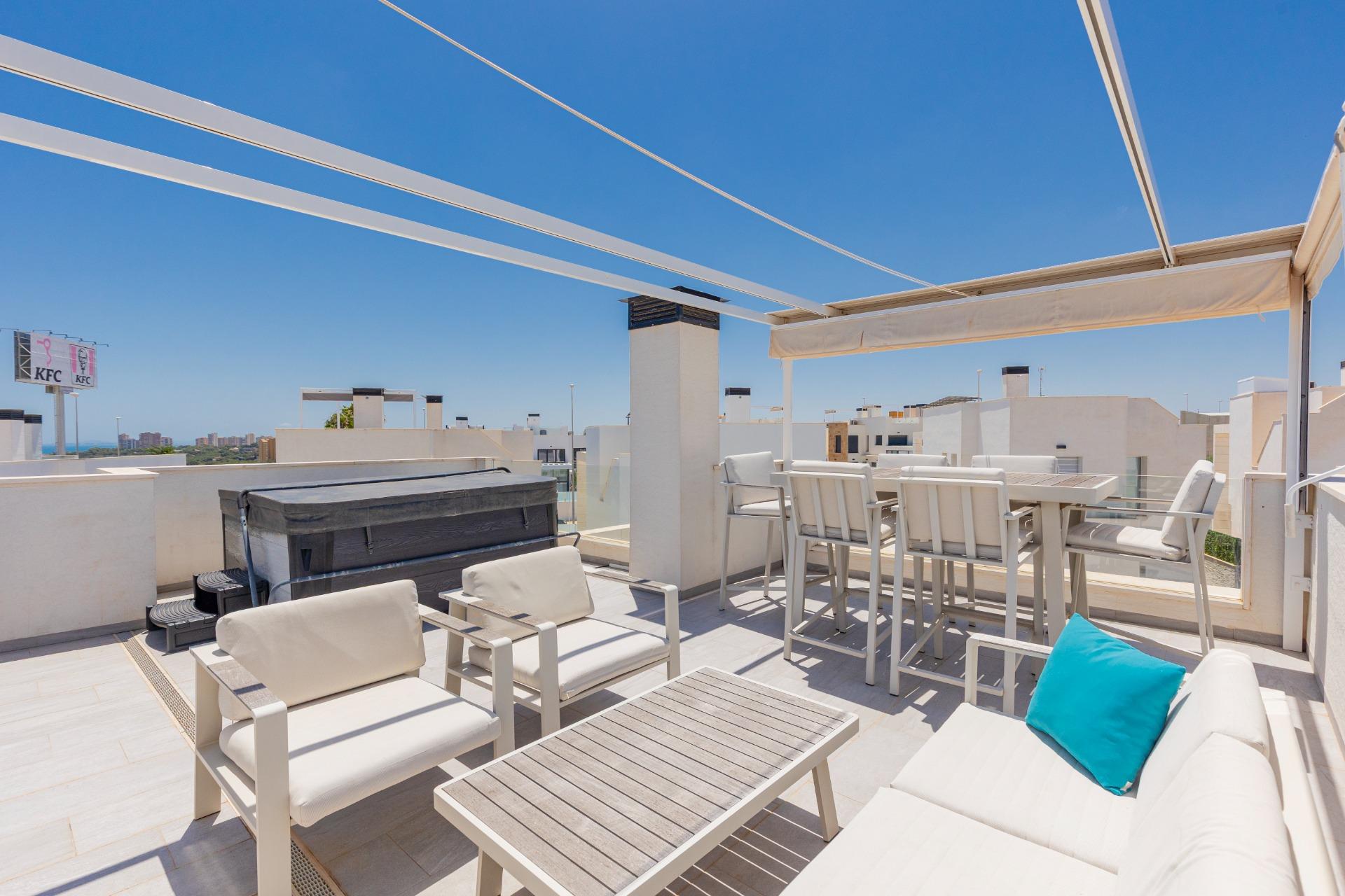 Resale - 3 Bedroom 3 Bathroom Villa in Orihuela Costa - Lomas De Cabo Roig  - Alicante