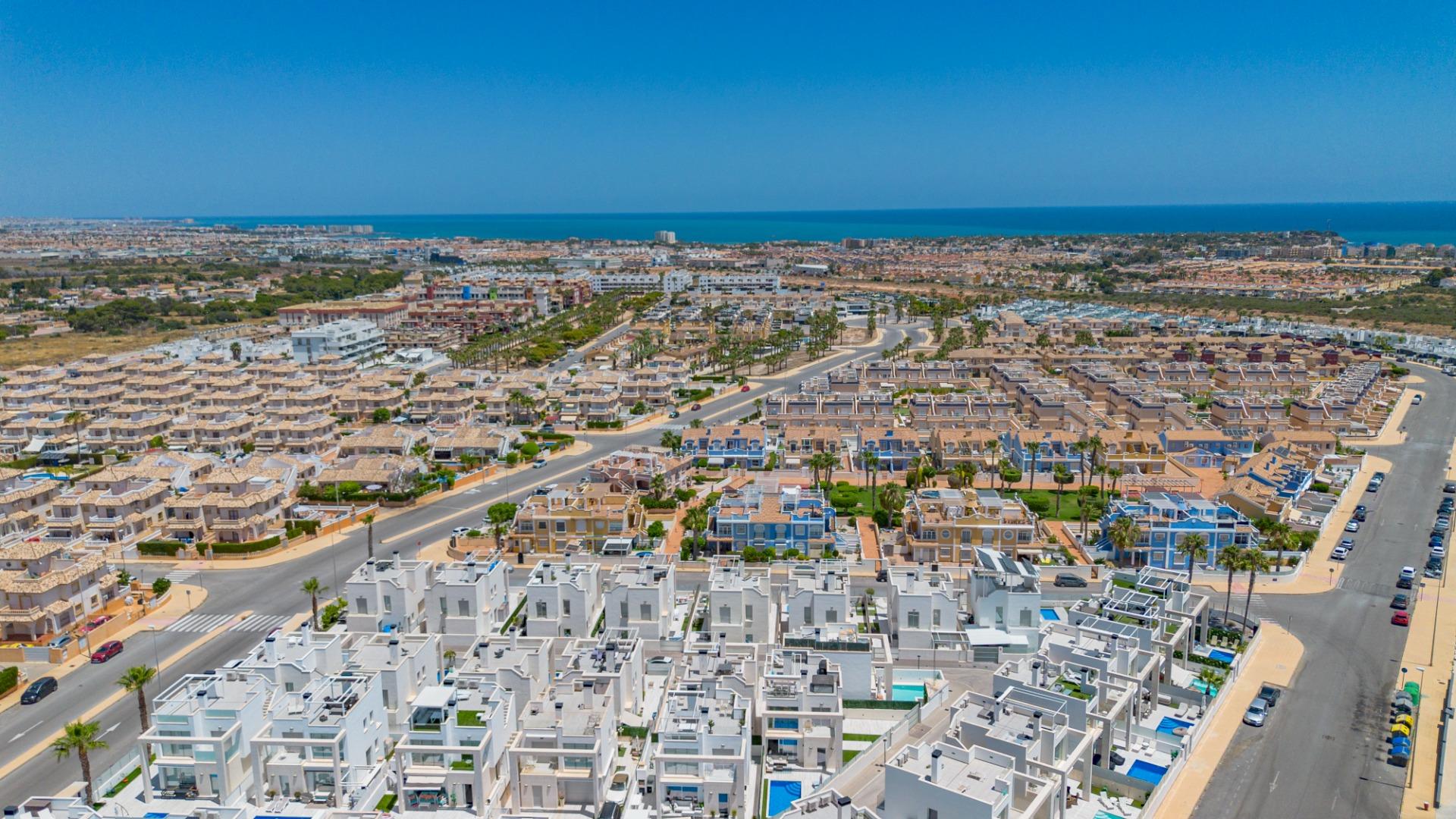 Resale - 3 Bedroom 3 Bathroom Villa in Orihuela Costa - Lomas De Cabo Roig  - Alicante