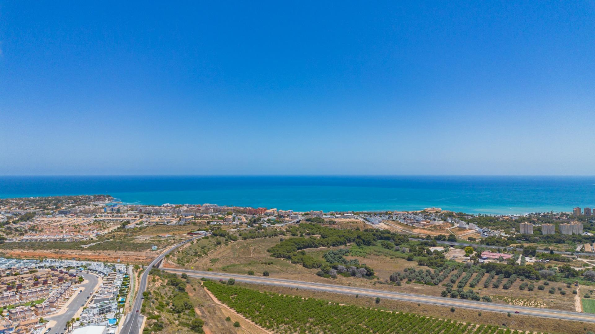 Resale - 3 Bedroom 3 Bathroom Villa in Orihuela Costa - Lomas De Cabo Roig  - Alicante