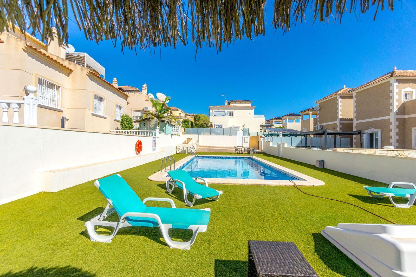 Resale - 3 Bedroom 2 Bathroom Town House in Orihuela Costa - Costa Blanca  - Alicante