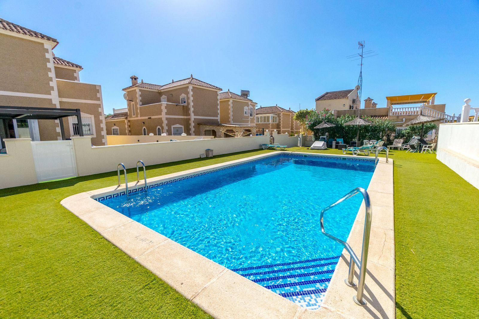 Resale - 3 Bedroom 2 Bathroom Town House in Orihuela Costa - Costa Blanca  - Alicante
