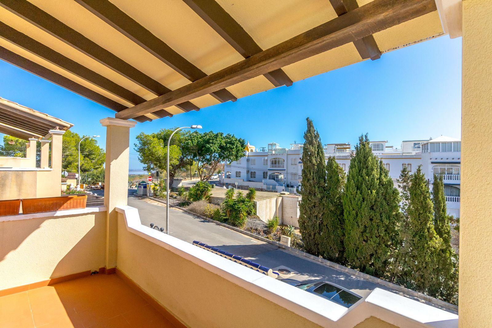 Resale - 3 Bedroom 2 Bathroom Town House in Orihuela Costa - Costa Blanca  - Alicante