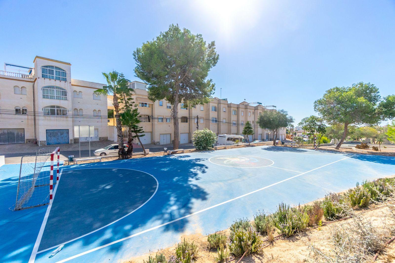 Resale - 3 Bedroom 2 Bathroom Town House in Orihuela Costa - Costa Blanca  - Alicante