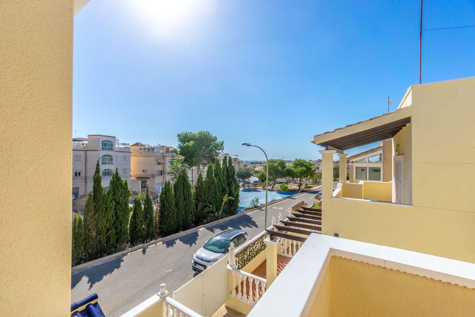 Resale - 3 Bedroom 2 Bathroom Town House in Orihuela Costa - Costa Blanca  - Alicante