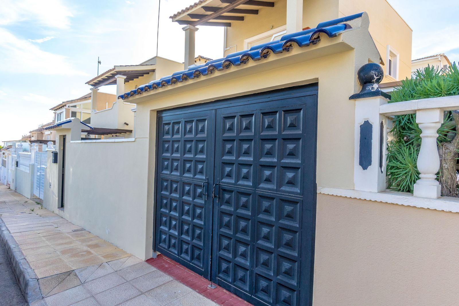 Resale - 3 Bedroom 2 Bathroom Town House in Orihuela Costa - Costa Blanca  - Alicante